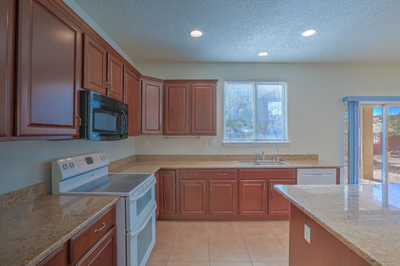 Rio Rancho, New Mexico, 87124, United States, 4 Bedrooms Bedrooms, ,3 BathroomsBathrooms,Residential,For Sale,1987621