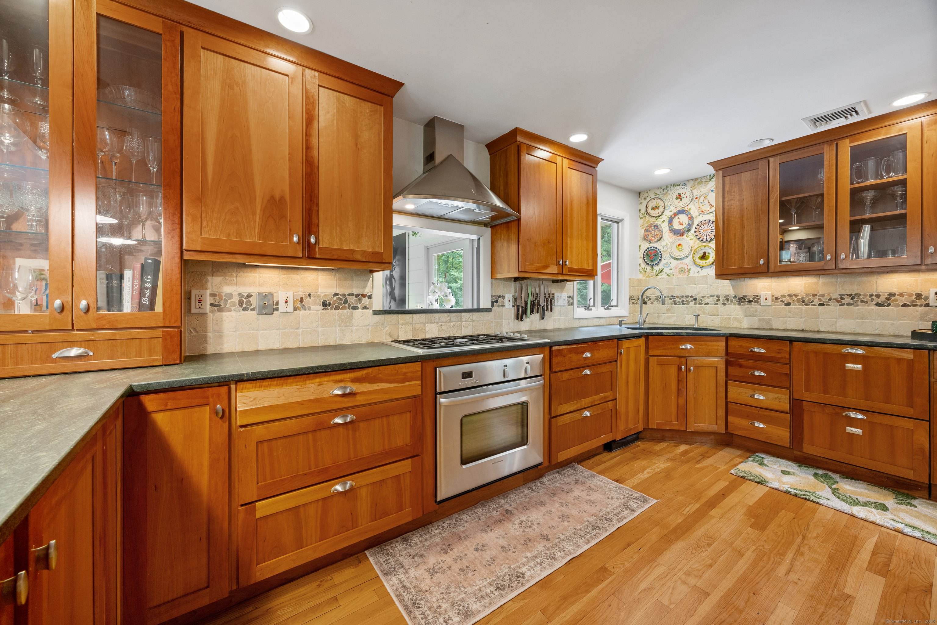 Woodbridge, Connecticut, 06525, United States, 3 Bedrooms Bedrooms, ,4 BathroomsBathrooms,Residential,For Sale,1912137