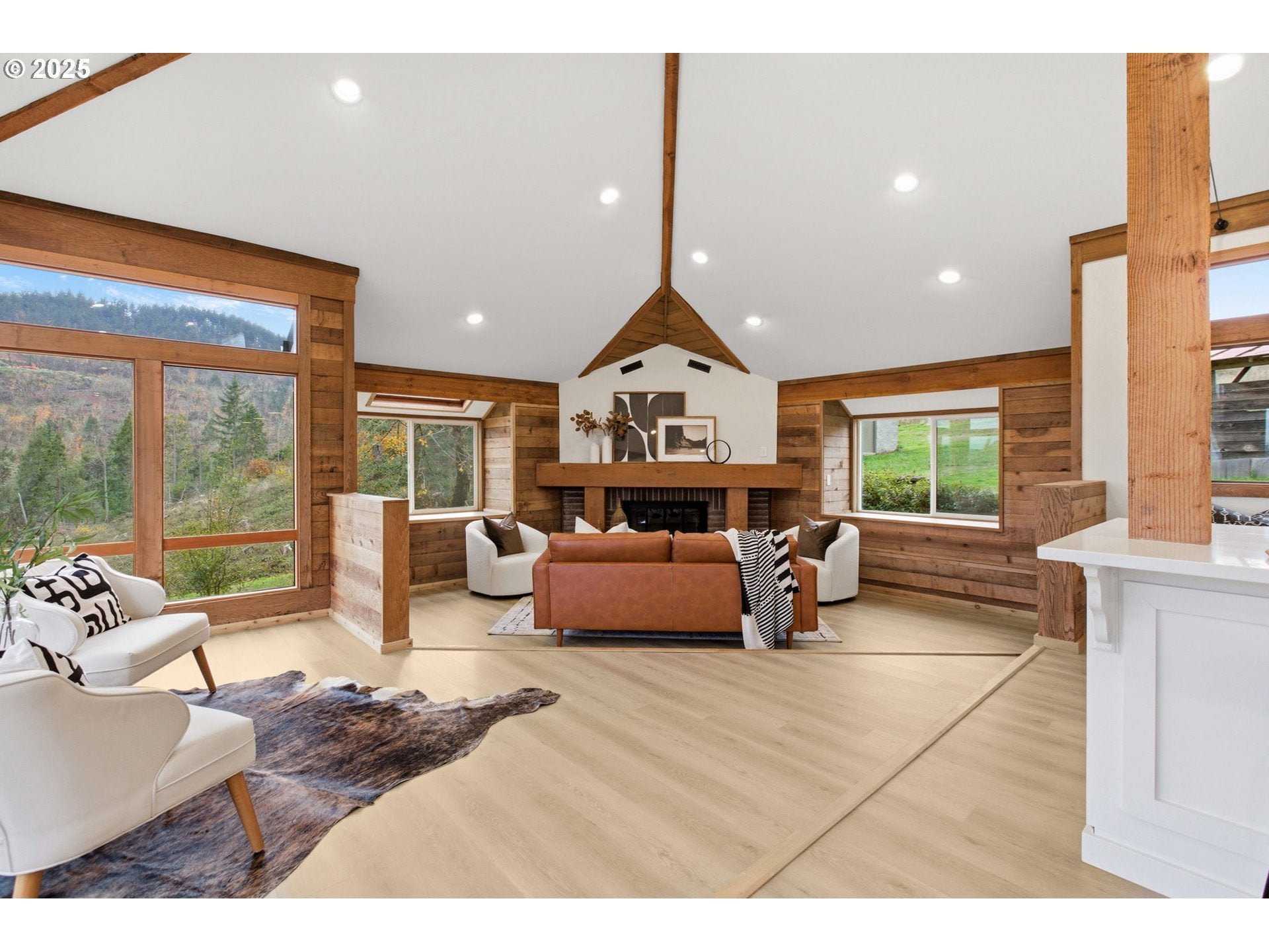 PleasantHill, Oregon, 97455, United States, 5 Bedrooms Bedrooms, ,3 BathroomsBathrooms,Residential,For Sale,1994708