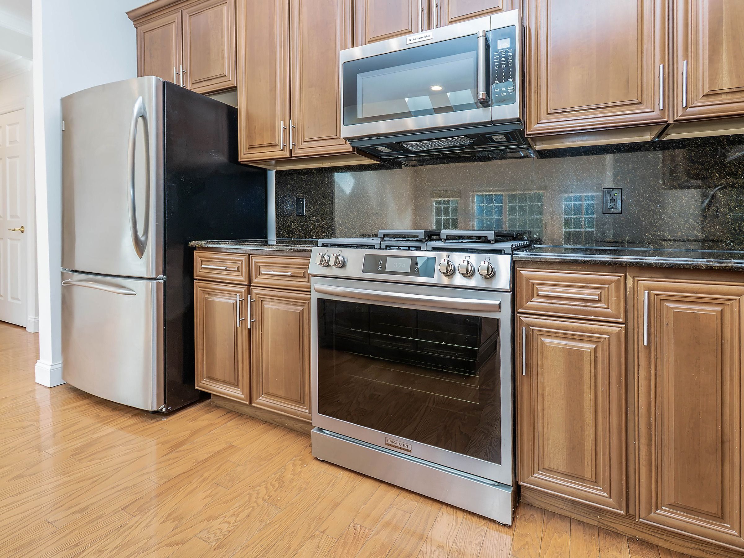  194 Pond View Drive, Port Washington, NY, 11050 - 物件實景