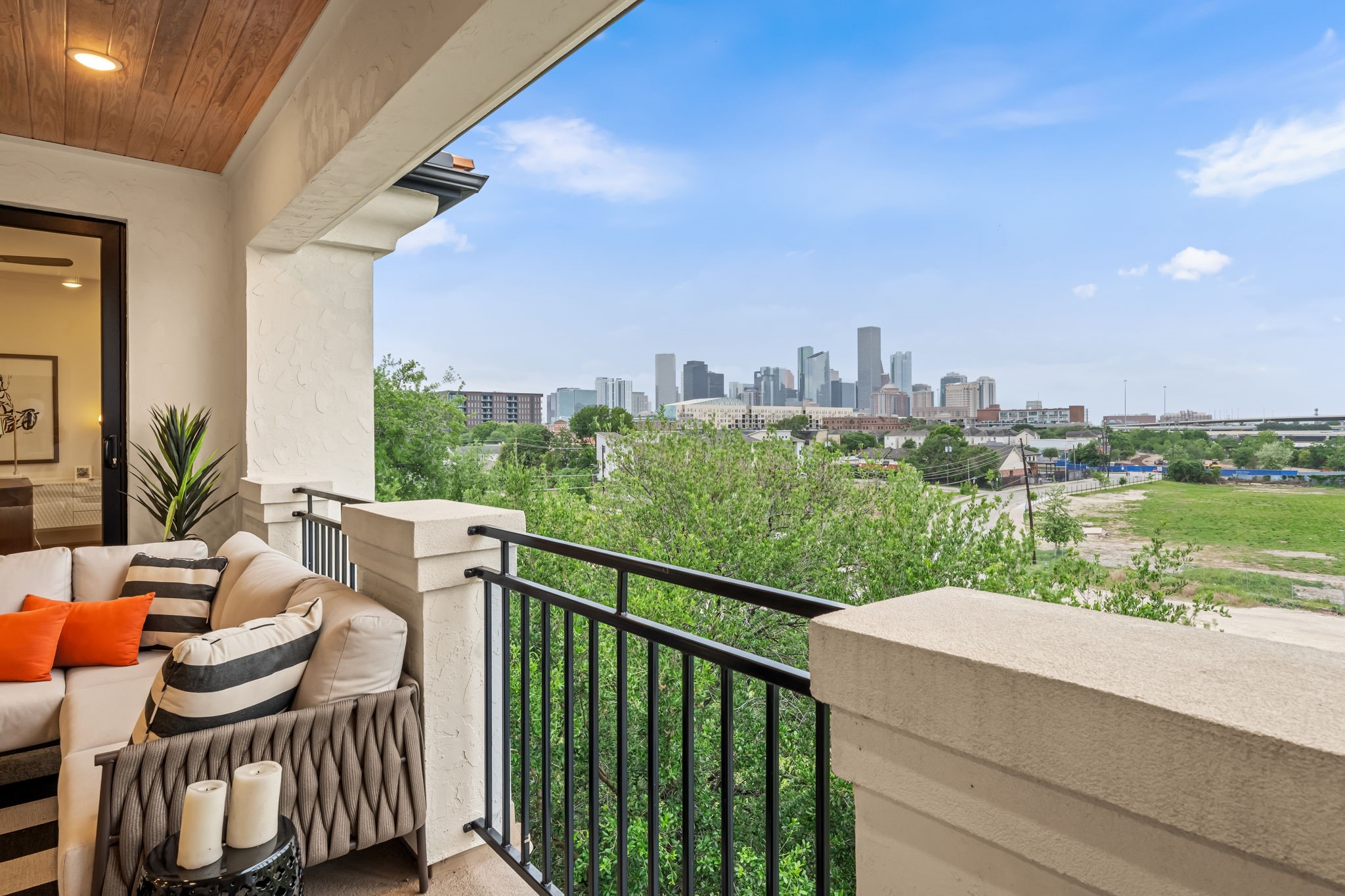  611 N Live Oak Street - 物件實景