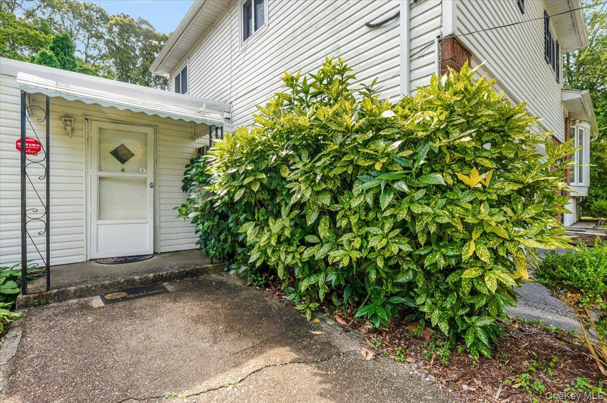 Dix Hills, New York, 11746, United States, 5 Bedrooms Bedrooms, ,3 BathroomsBathrooms,Residential,For Sale,1941018