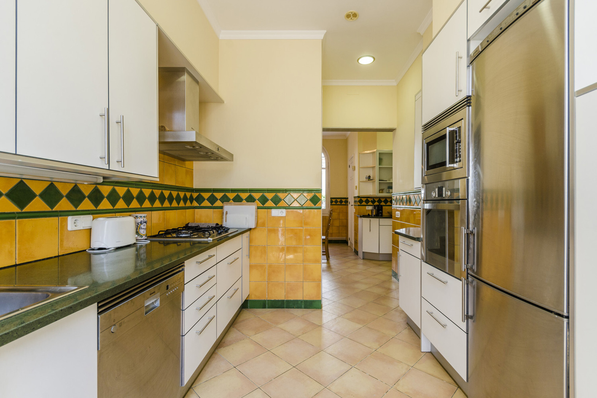  Elegant colonial style villa in Terramar, Sitges, in front of the sea. - 物件實景