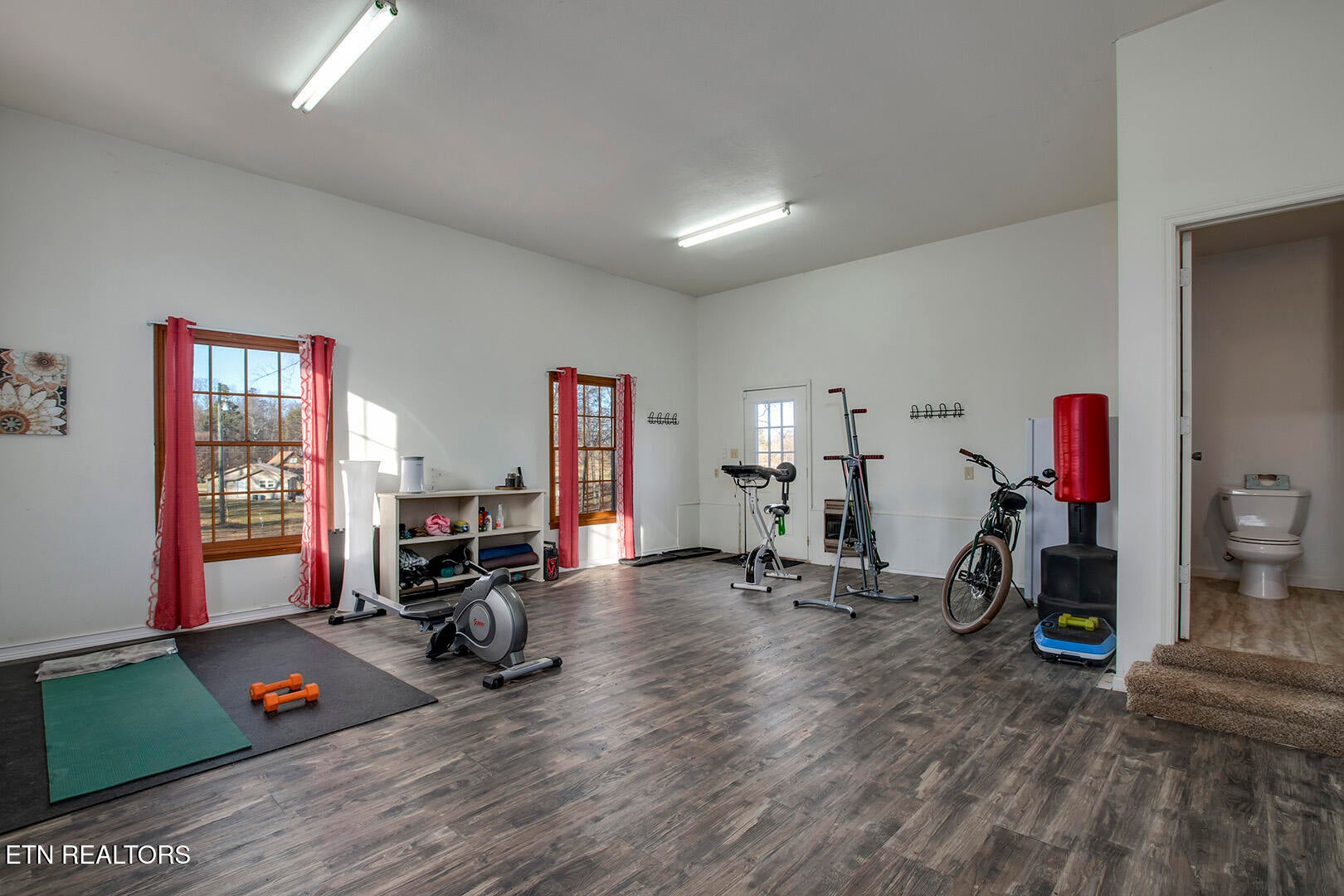 Loudon, Tennessee, 37774, United States, 3 Bedrooms Bedrooms, ,3 BathroomsBathrooms,Residential,For Sale,2013606