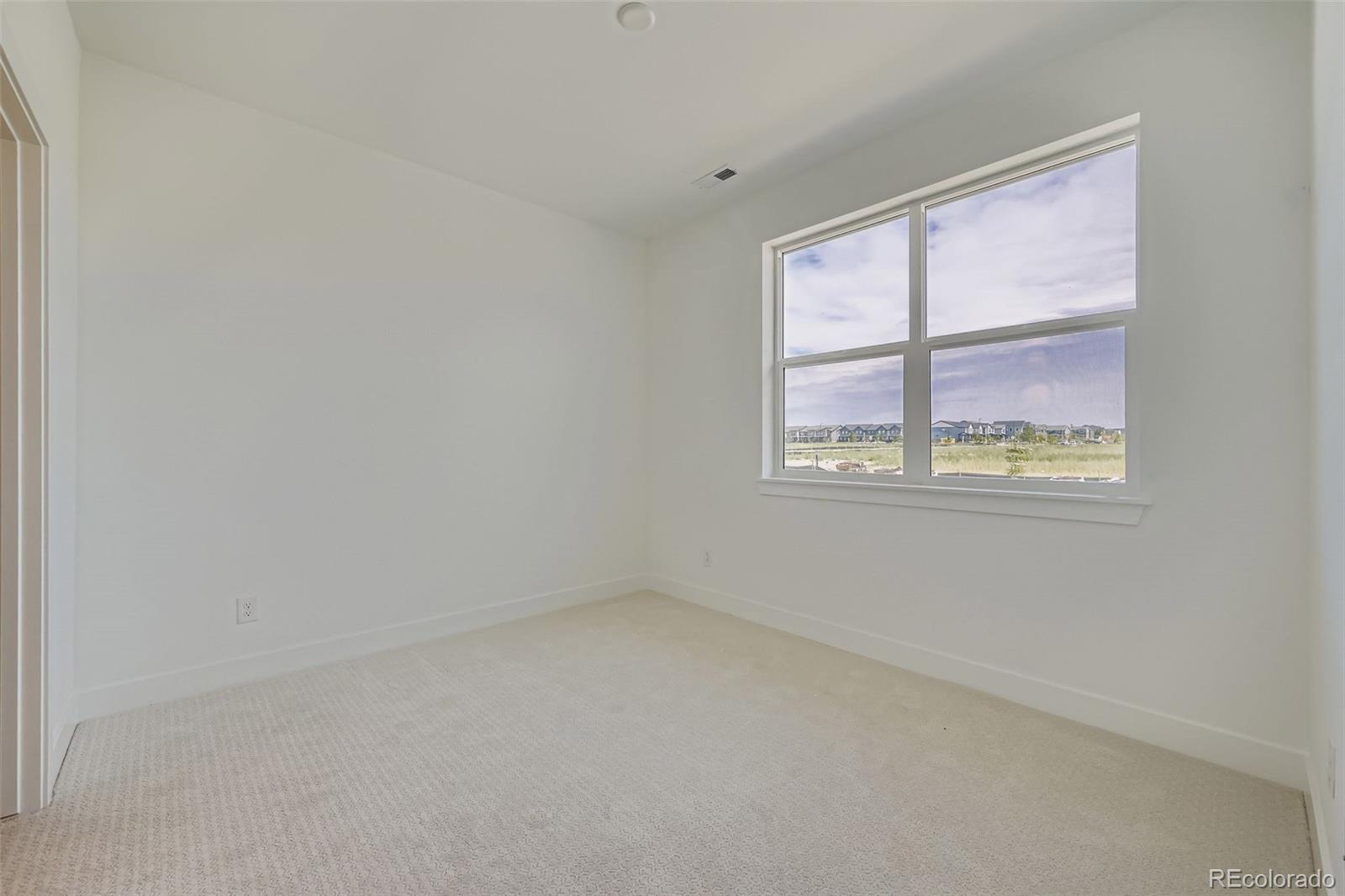 Aurora, Colorado, 80019, United States, 4 Bedrooms Bedrooms, ,3 BathroomsBathrooms,Residential,For Sale,1958574