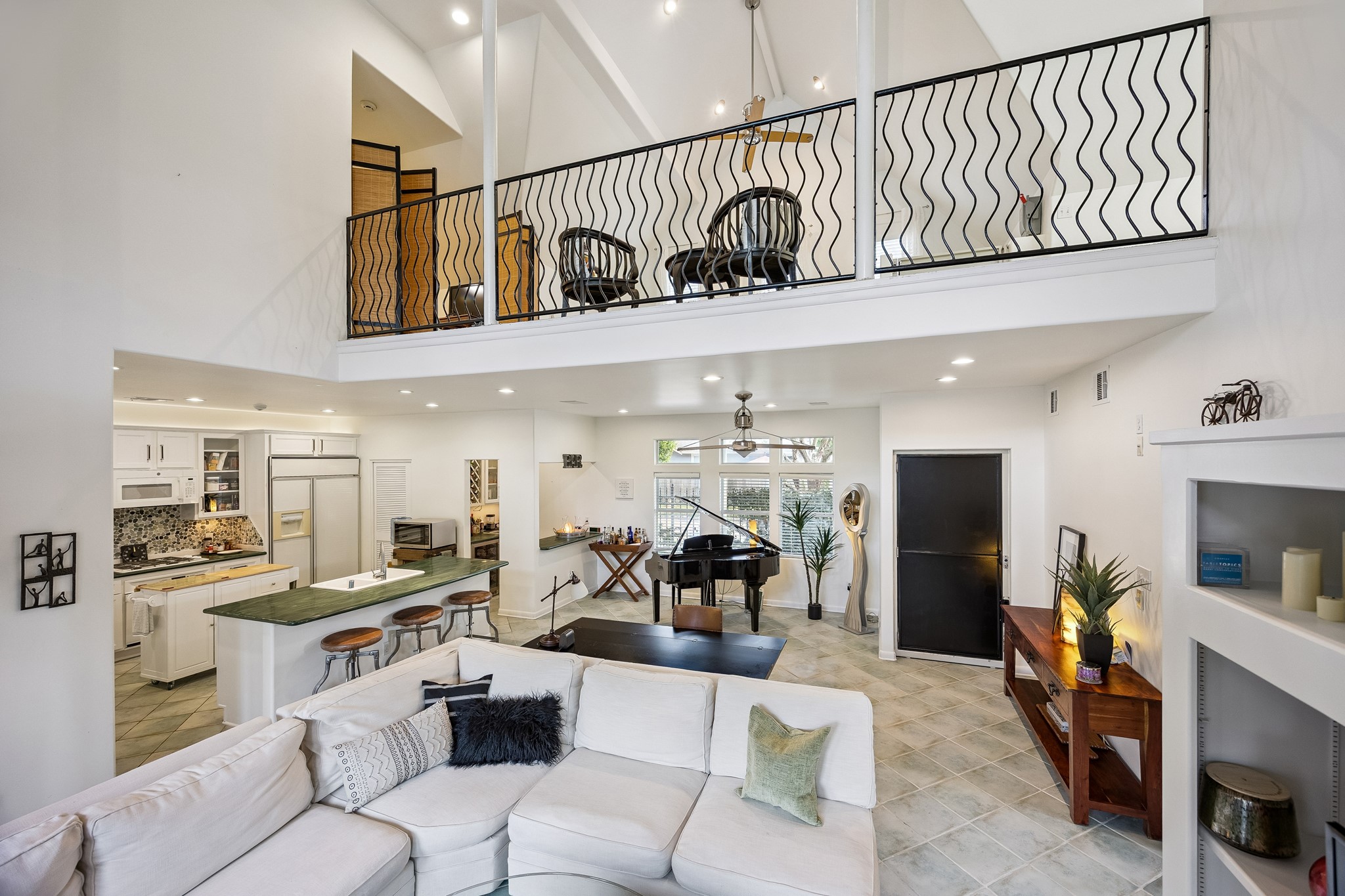  216 E 26th Street - 物件實景