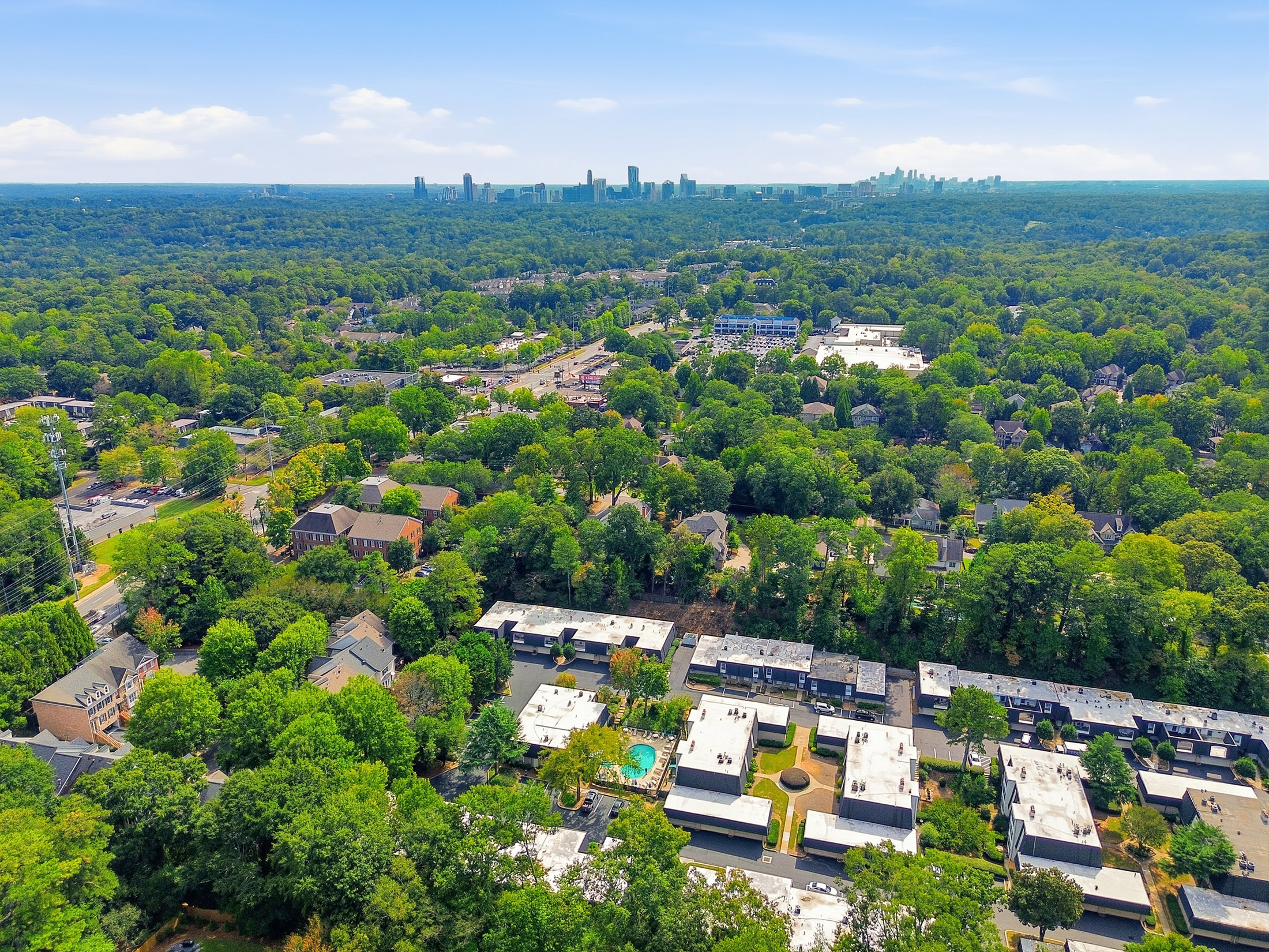  Tucked within The Cloisters in Sandy Springs - 物件實景