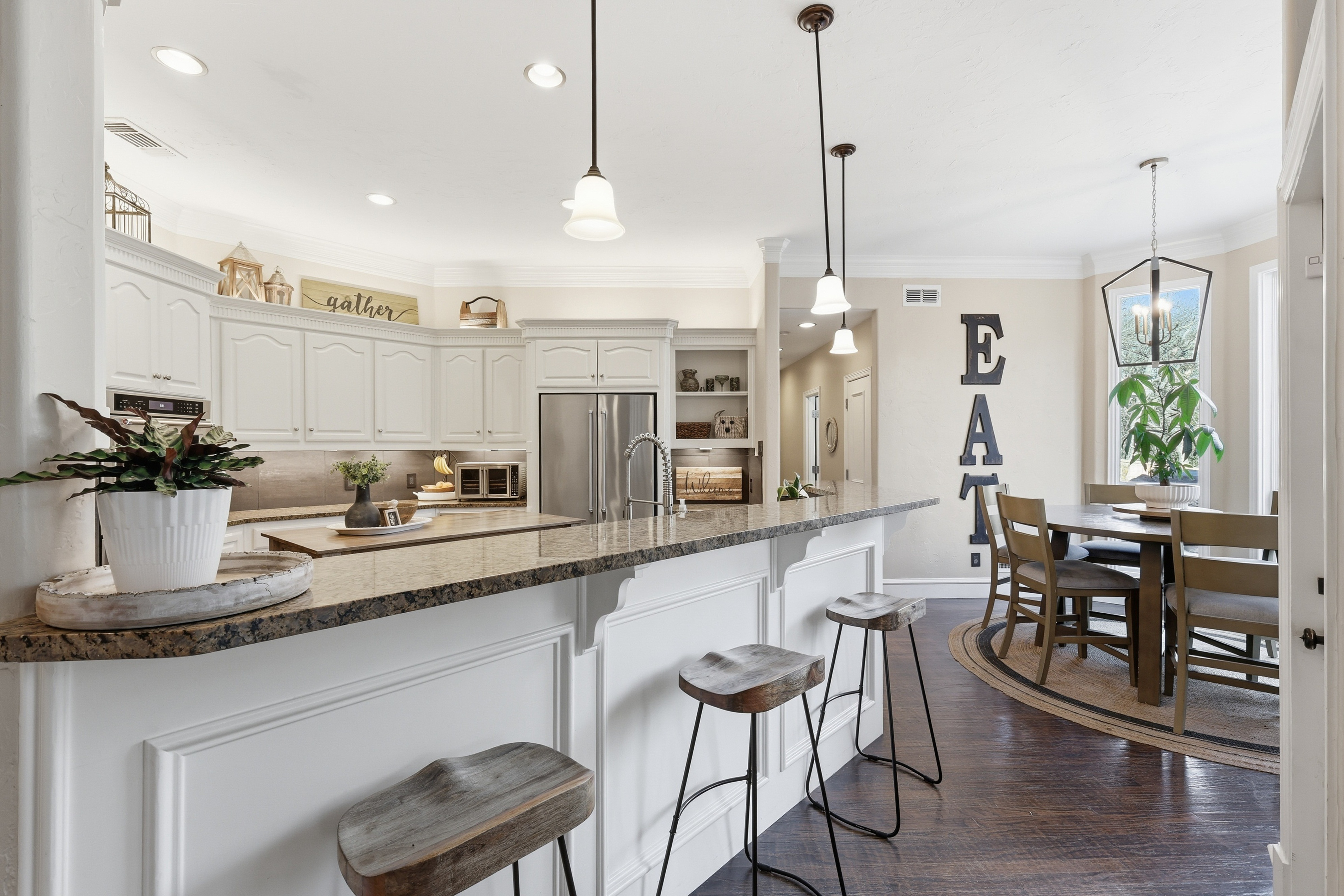  Resort-Style Estate Living on 1.9 Wooded Acres in Prestigious Shadow Wood Estate - 物件實景