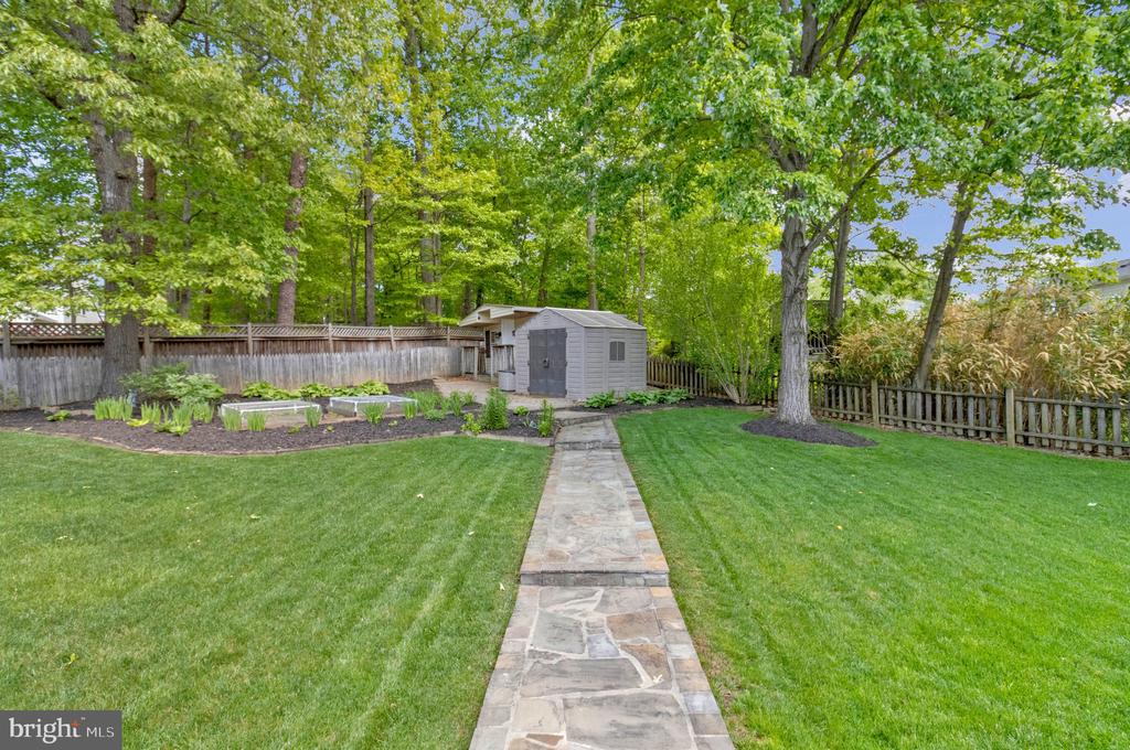 Burke, Virginia, 22015, United States, 3 Bedrooms Bedrooms, ,3 BathroomsBathrooms,Residential,For Sale,2049258