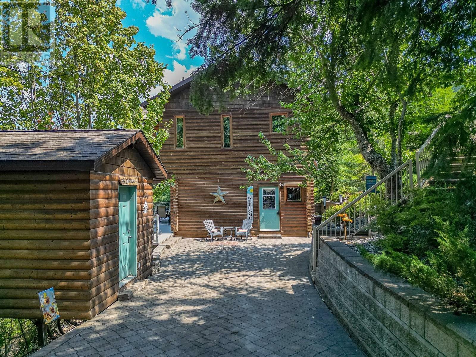 SICAMOUS, British Columbia, V0E 2V0, CA, 4 Bedrooms Bedrooms, ,3 BathroomsBathrooms,Residential,For Sale,1837612