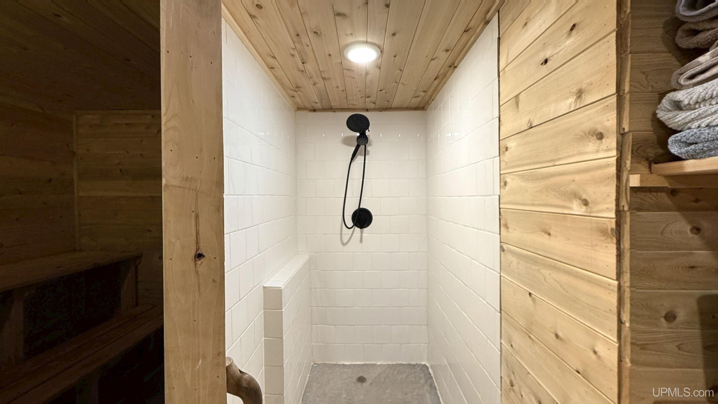 Hancock, Michigan, 49930, United States, 3 Bedrooms Bedrooms, ,3 BathroomsBathrooms,Residential,For Sale,1901071