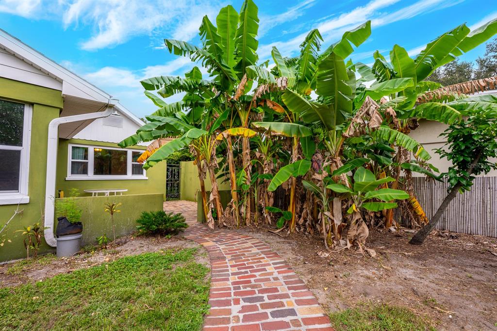 Orlando, Florida, 32805, United States, 3 Bedrooms Bedrooms, ,2 BathroomsBathrooms,Residential,For Sale,1955984