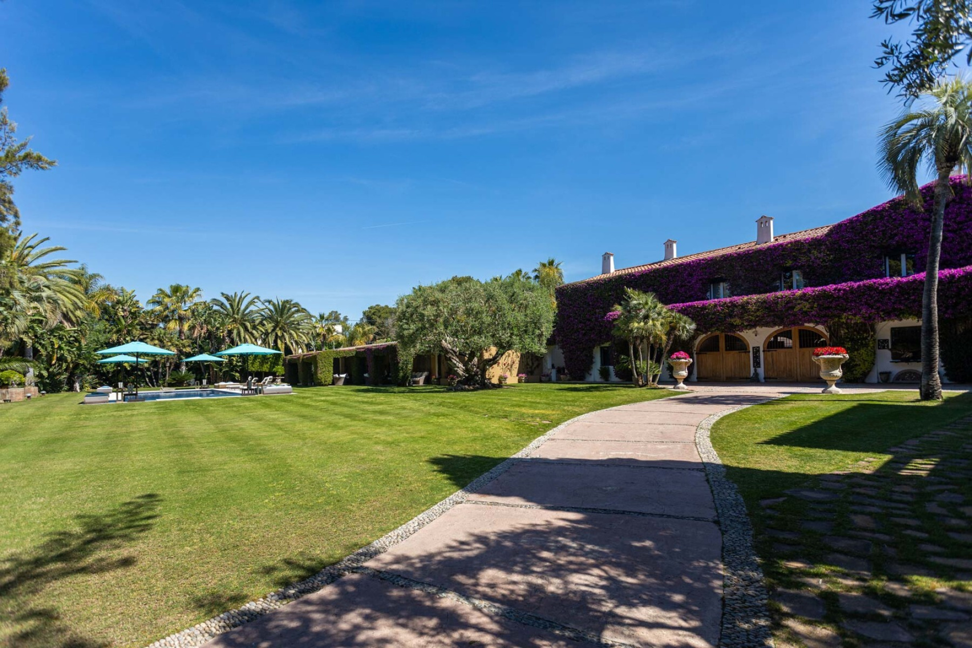  Impressive property in Sitges, close to the beach and Terramar Golf Course. - 物件實景