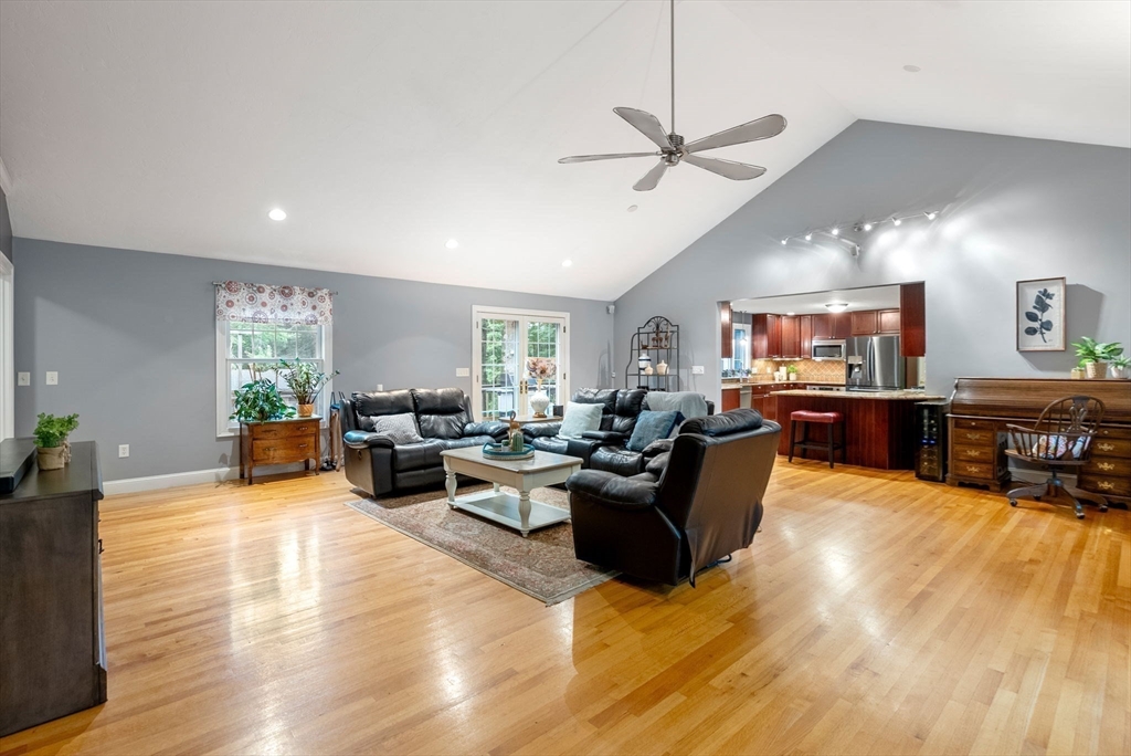 Shrewsbury, Massachusetts, 01545, United States, 4 Bedrooms Bedrooms, ,4 BathroomsBathrooms,Residential,For Sale,1768769