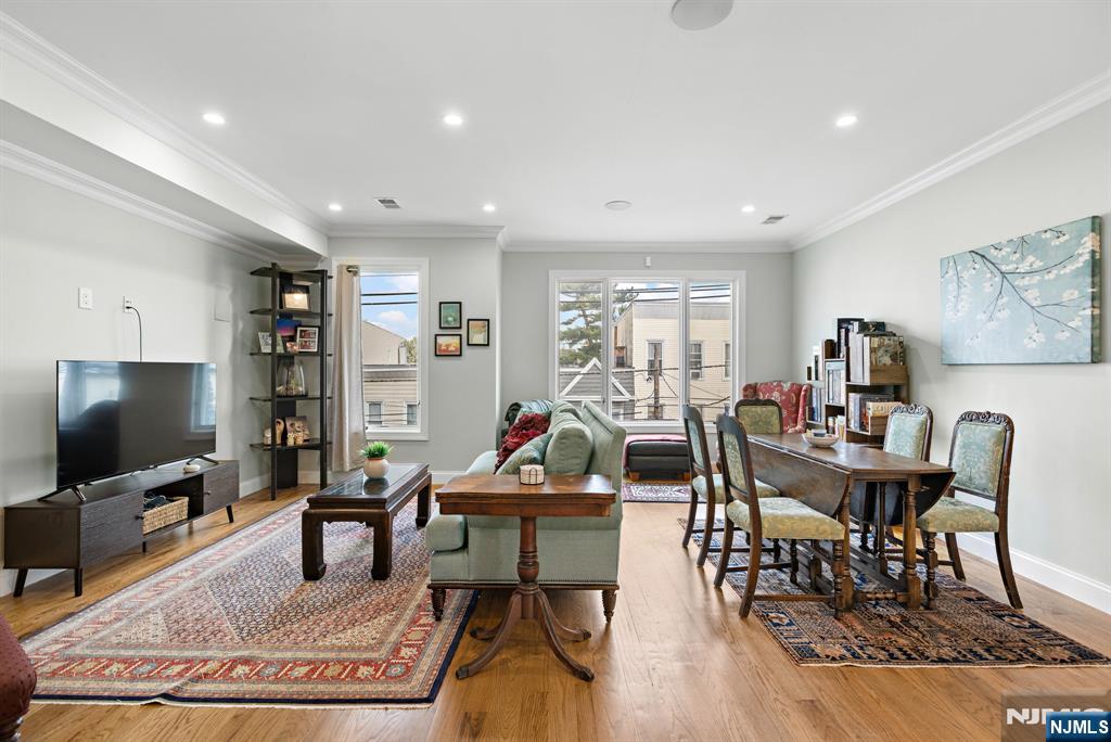 Jersey City, New Jersey, 07307, United States, 3 Bedrooms Bedrooms, ,2 BathroomsBathrooms,Residential,For Sale,1867337