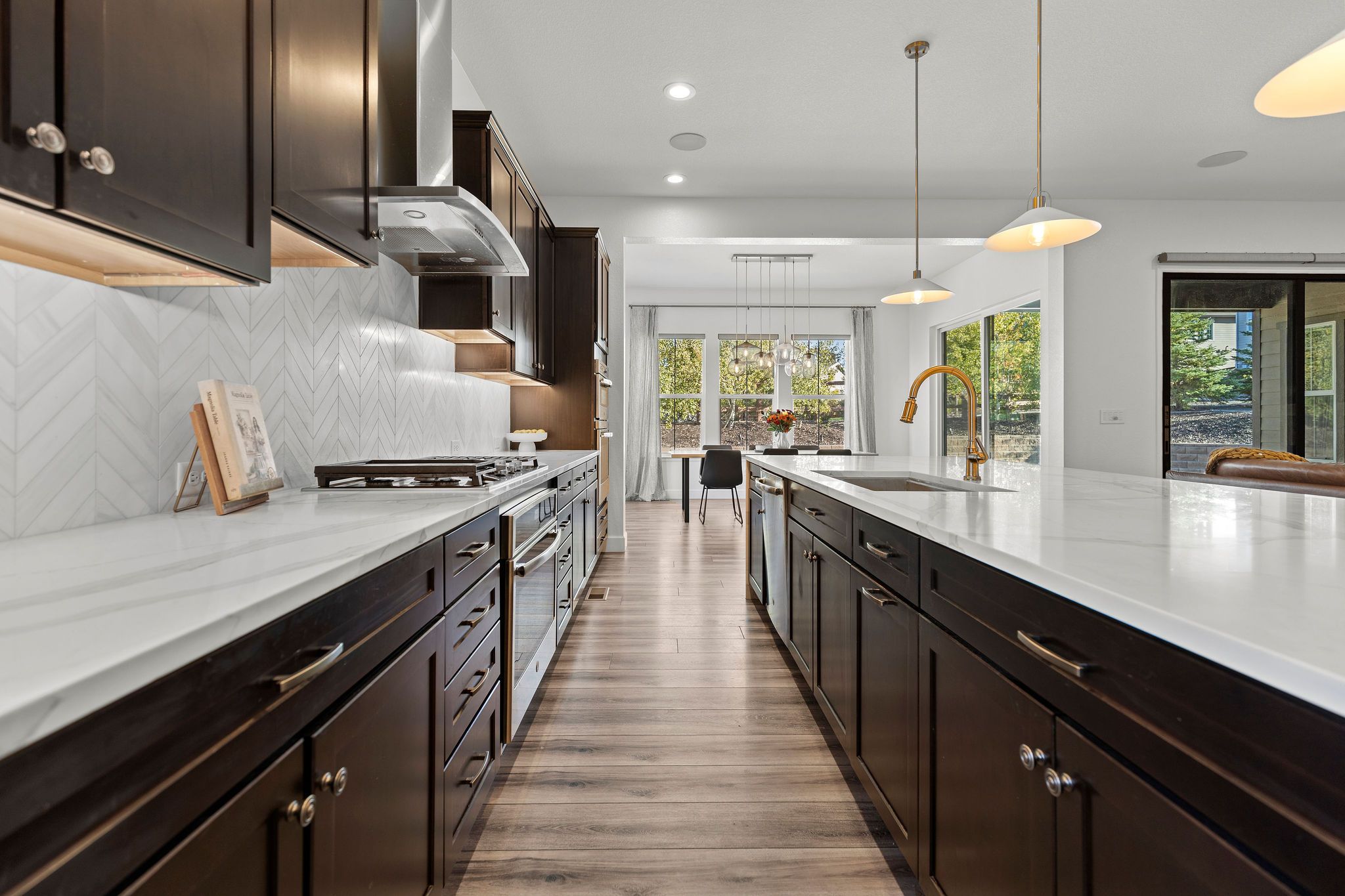  Luxury and comfort come together in this expansive ranch-style home - 物件實景