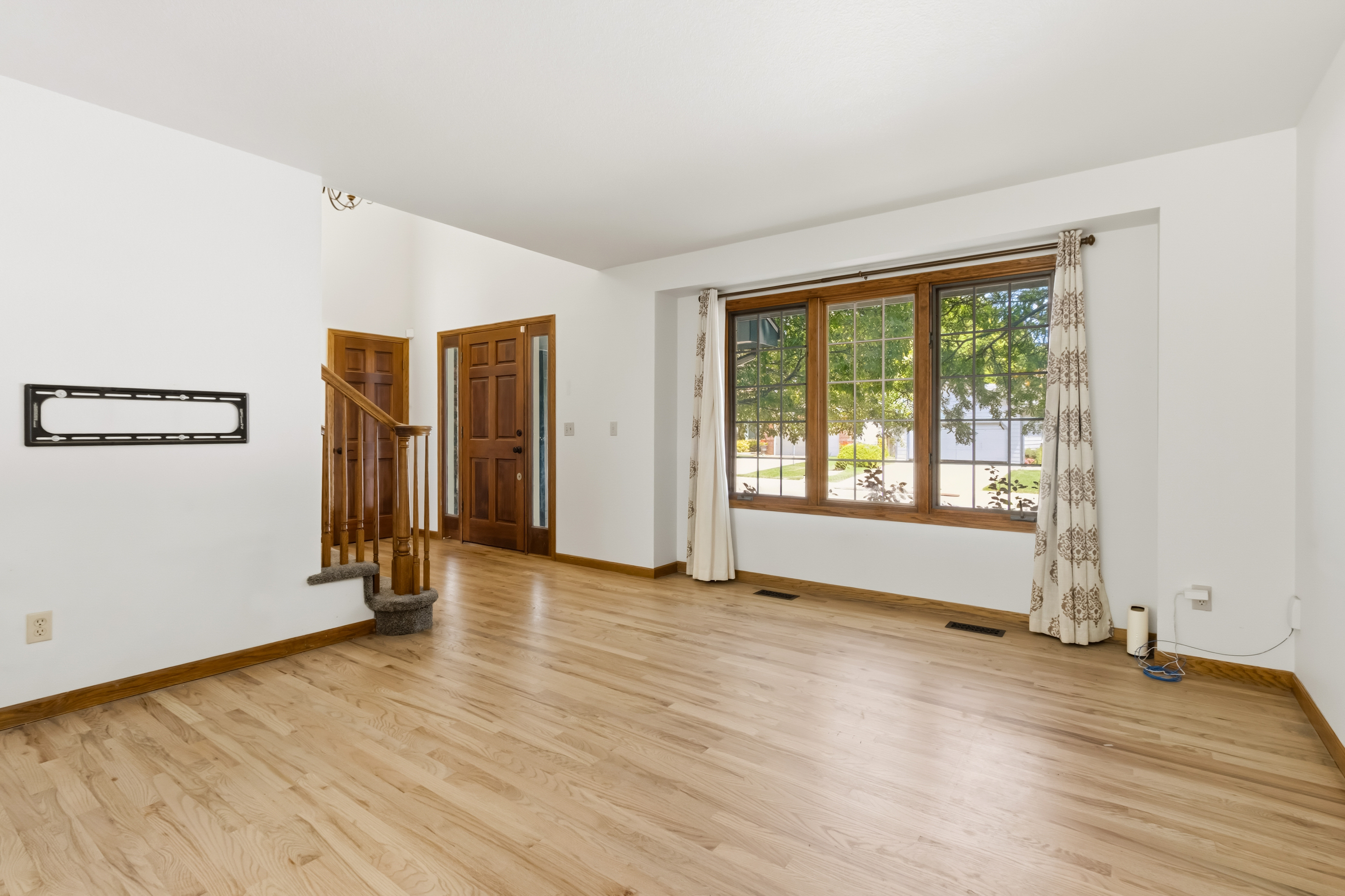  Beautifully Maintained Home in the Tree-Lined Oakridge Neighborhood - 物件實景