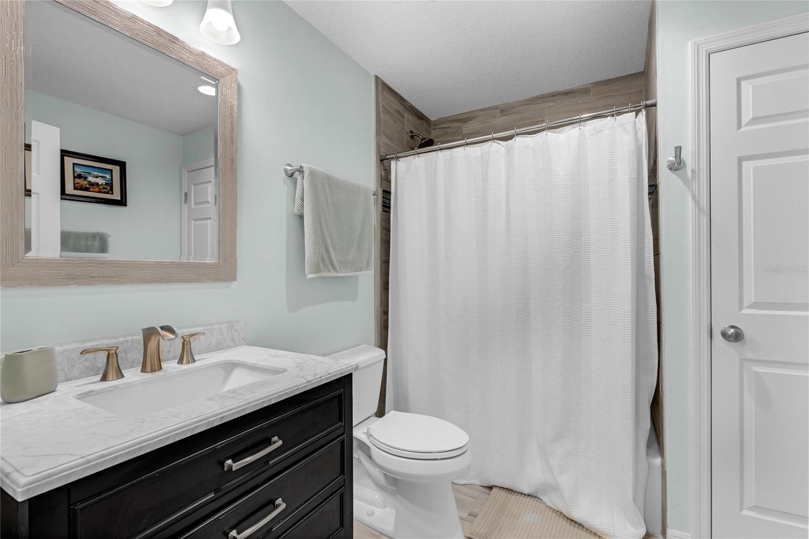 WEIRSDALE, Florida, 32195, United States, 5 Bedrooms Bedrooms, ,3 BathroomsBathrooms,Residential,For Sale,1979385