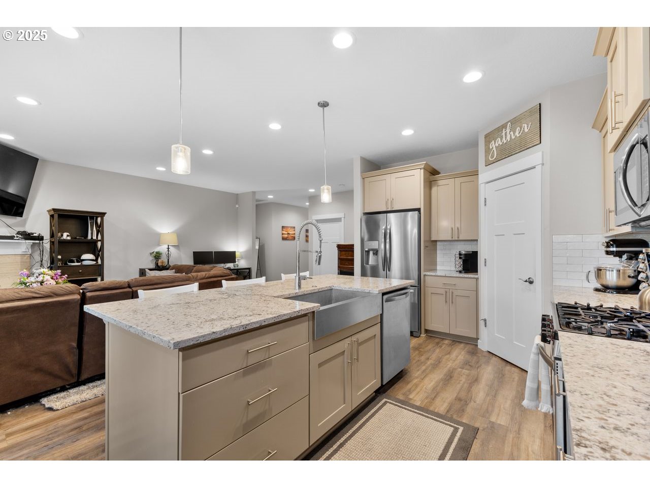 Canby, Oregon, 97013, United States, 3 Bedrooms Bedrooms, ,2 BathroomsBathrooms,Residential,For Sale,1903561