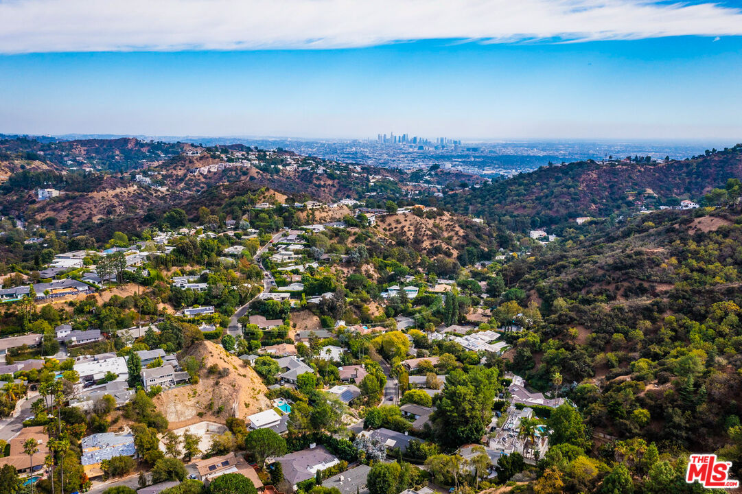 Los Angeles, California, 90046, United States, 5 Bedrooms Bedrooms, ,6 BathroomsBathrooms,Residential,For Sale,1897072