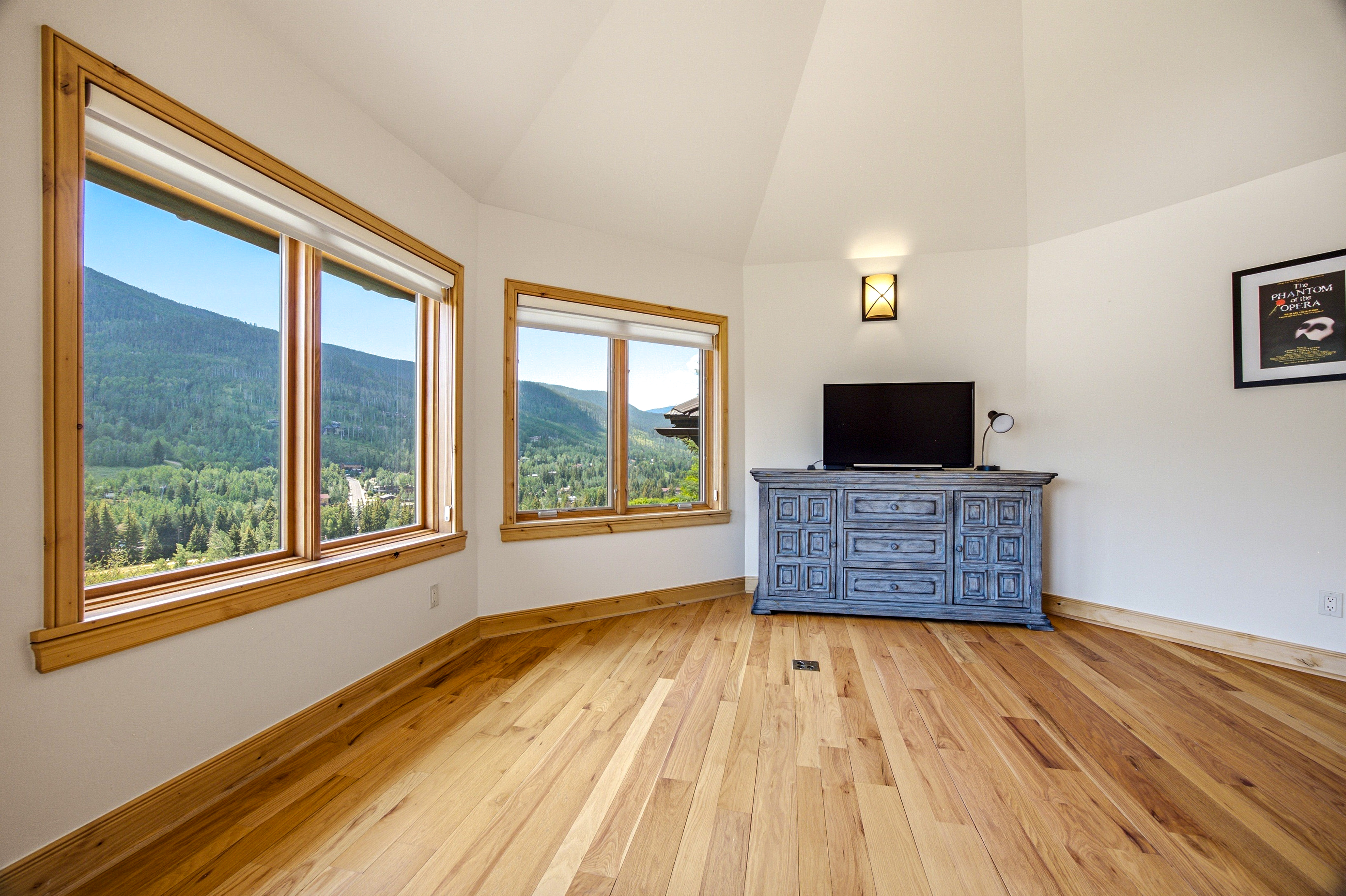  Custom-built, Single-family Home in the Exclusive Grand Traverse Neighborhood - 物件實景