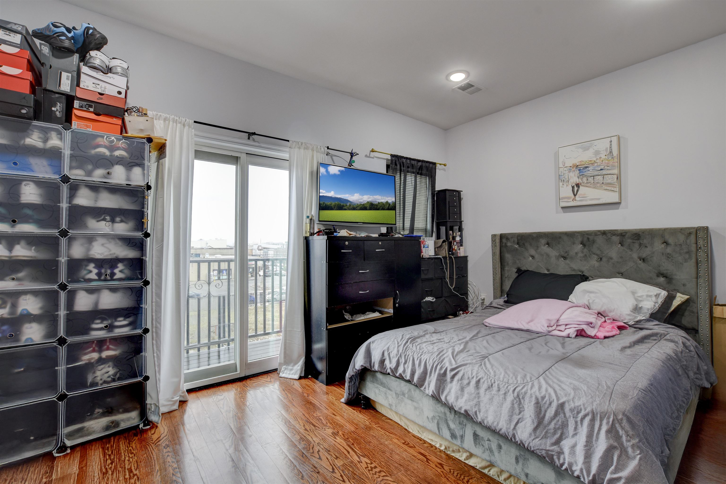 Bayonne, New Jersey, 07002, United States, 7 Bedrooms Bedrooms, ,5 BathroomsBathrooms,Residential,For Sale,1907517