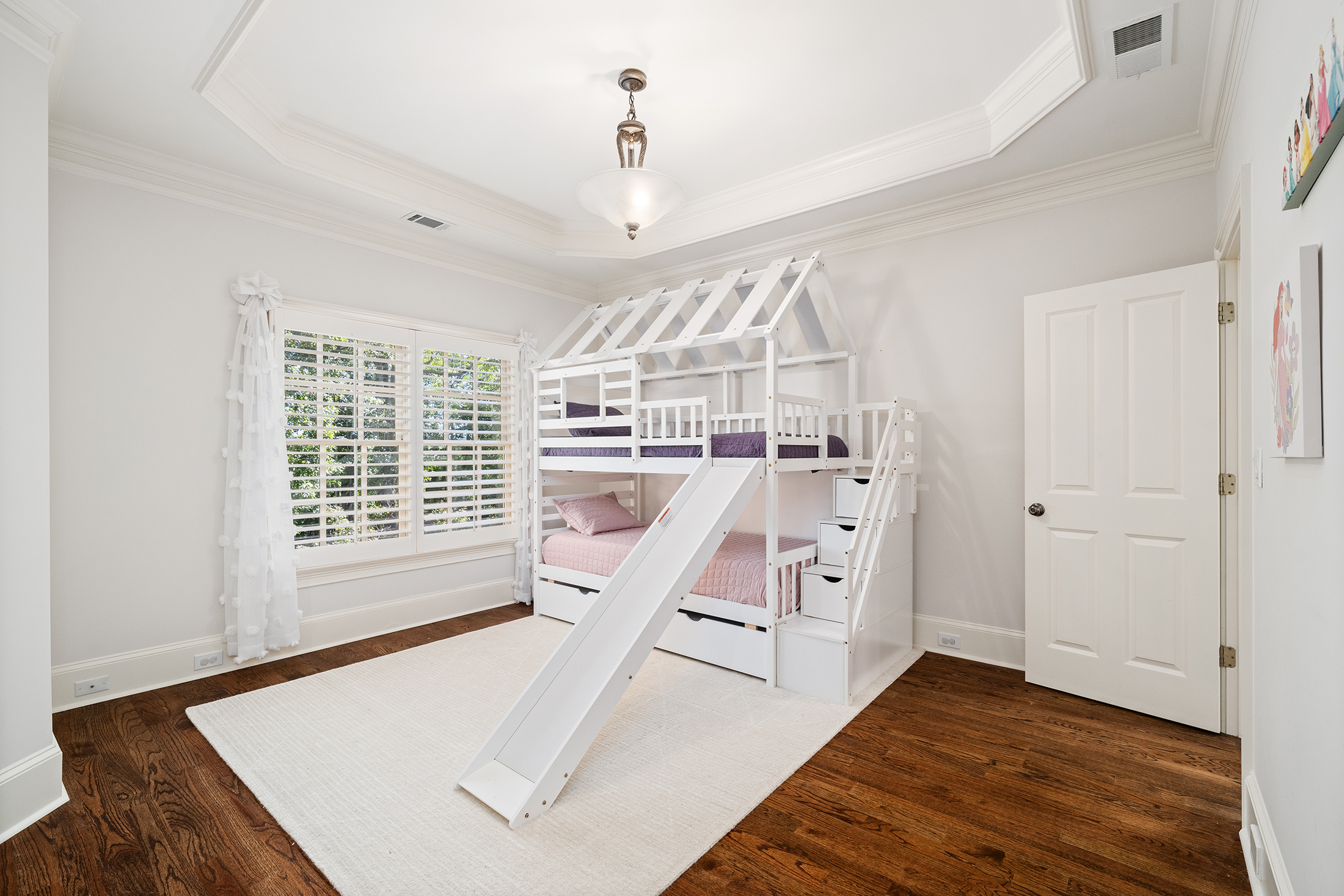  Located Within the Gated Greystone Farms Community in Milton - 物件實景