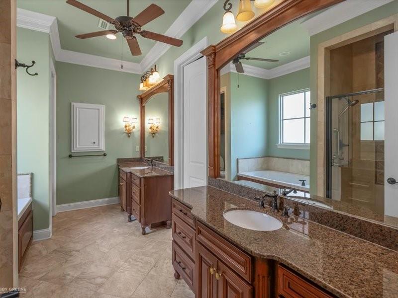 Shreveport, Louisiana, 71115, United States, 4 Bedrooms Bedrooms, ,4 BathroomsBathrooms,Residential,For Sale,1883675