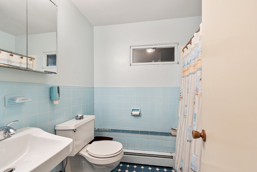 Gloucester, Massachusetts, 01930, United States, 4 Bedrooms Bedrooms, ,2 BathroomsBathrooms,Residential,For Sale,1992887