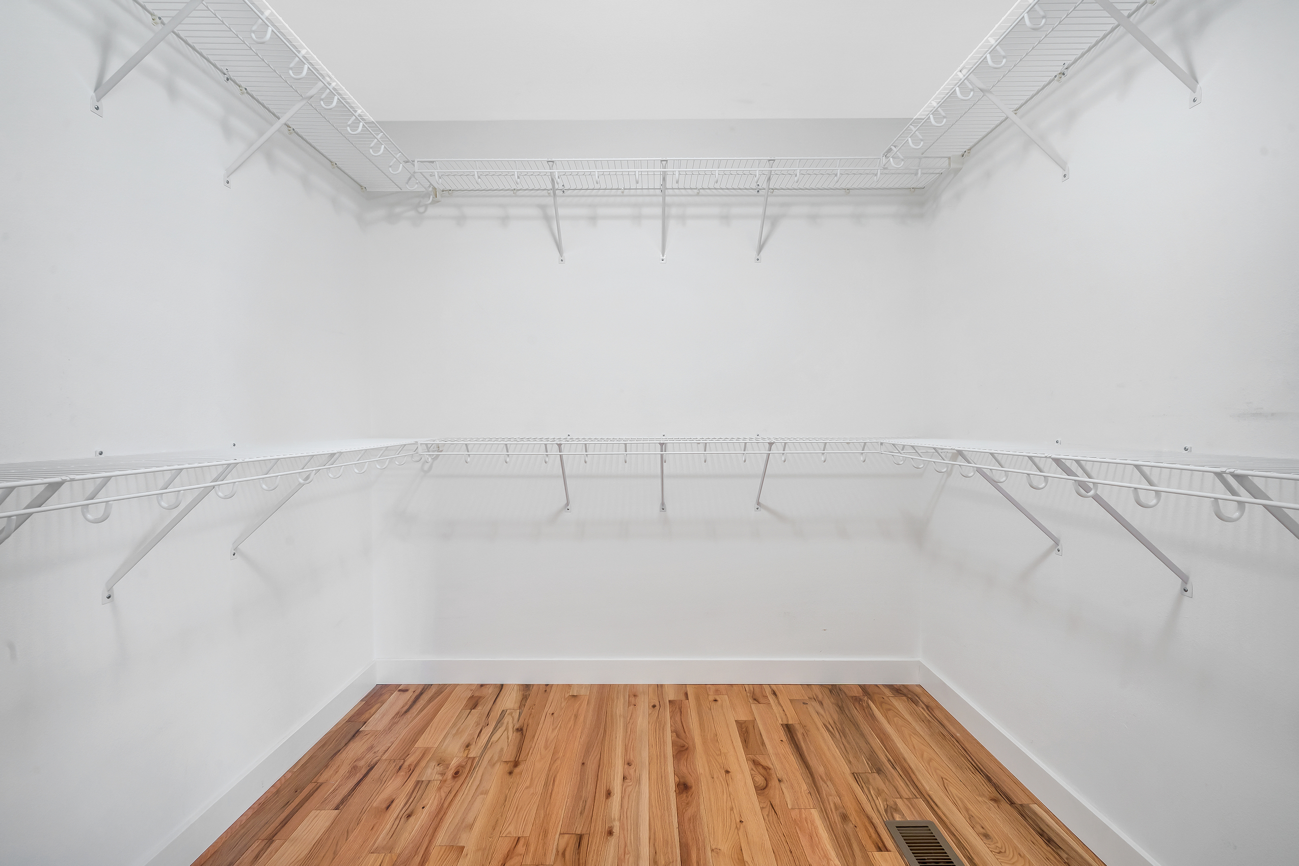 Waterloo, Illinois, 62298, United States, 5 Bedrooms Bedrooms, ,4 BathroomsBathrooms,Residential,For Sale,1978838