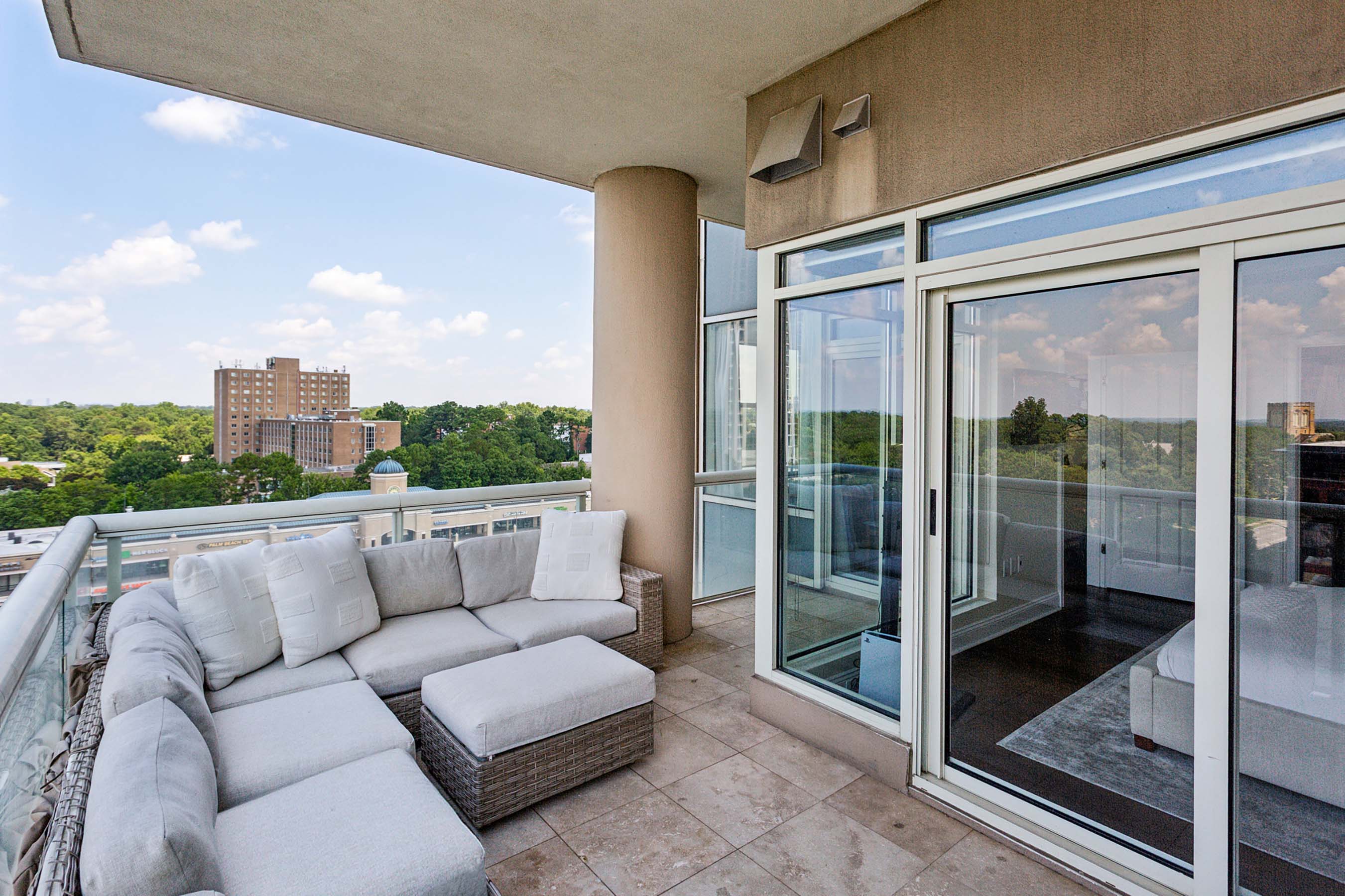  Unparalleled Views from this Renovated Corner Unit in the Heart of Buckhead - 物件實景