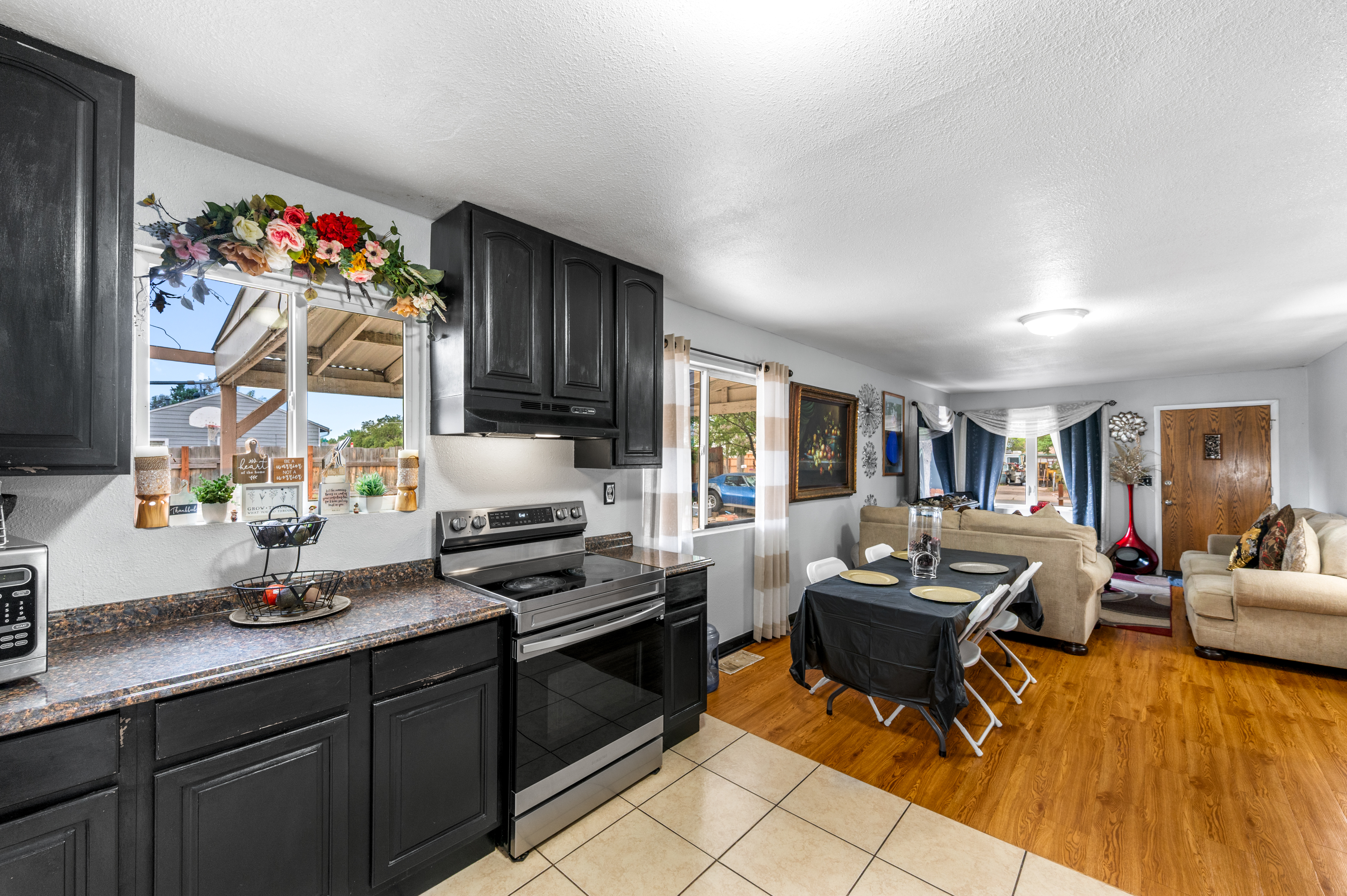  Commerce City Home with Fenced Yard and Plenty of Parking Space - 物件實景