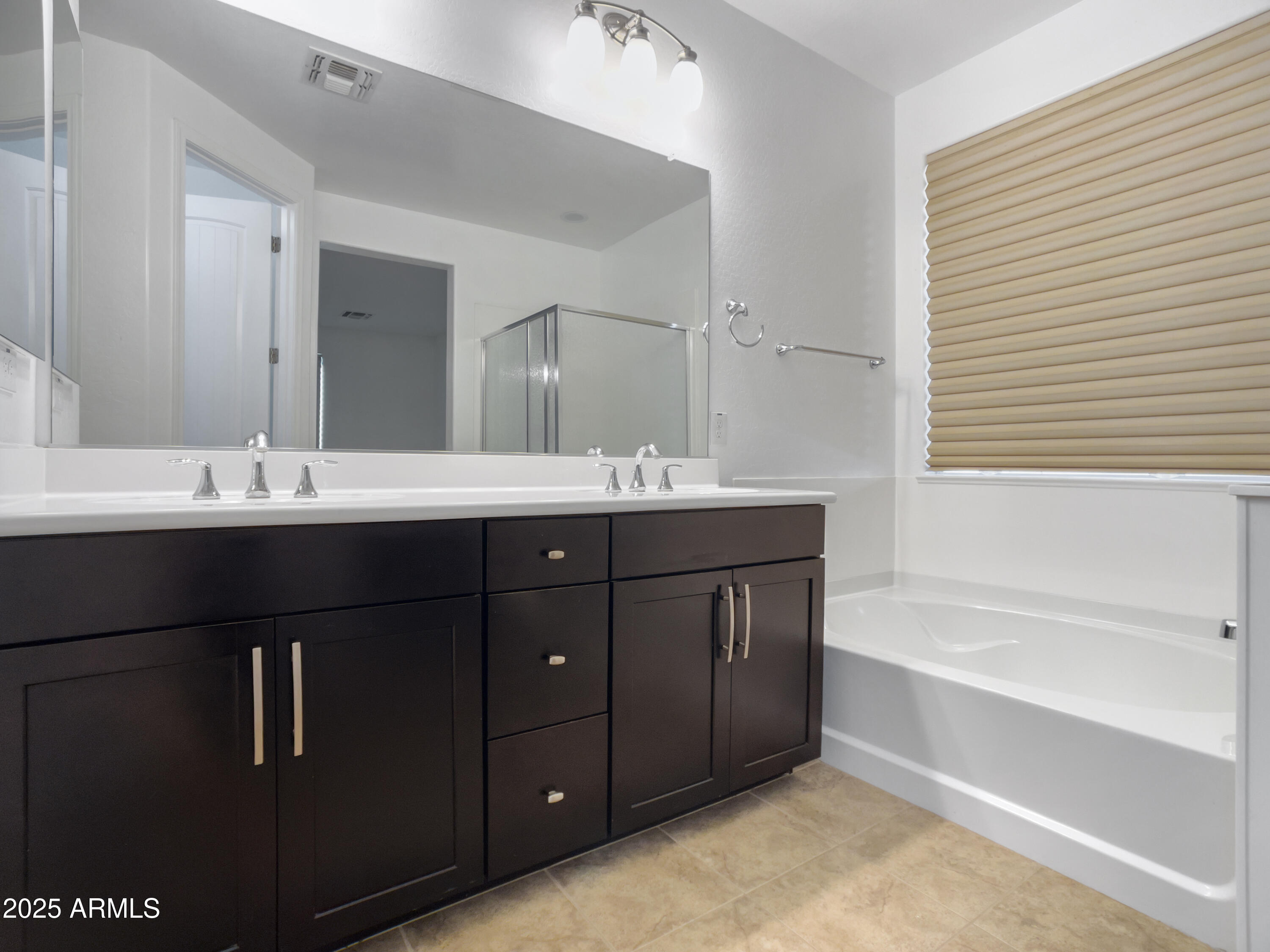 Gilbert, Arizona, 85298, United States, 3 Bedrooms Bedrooms, ,Residential,For Sale,1960746