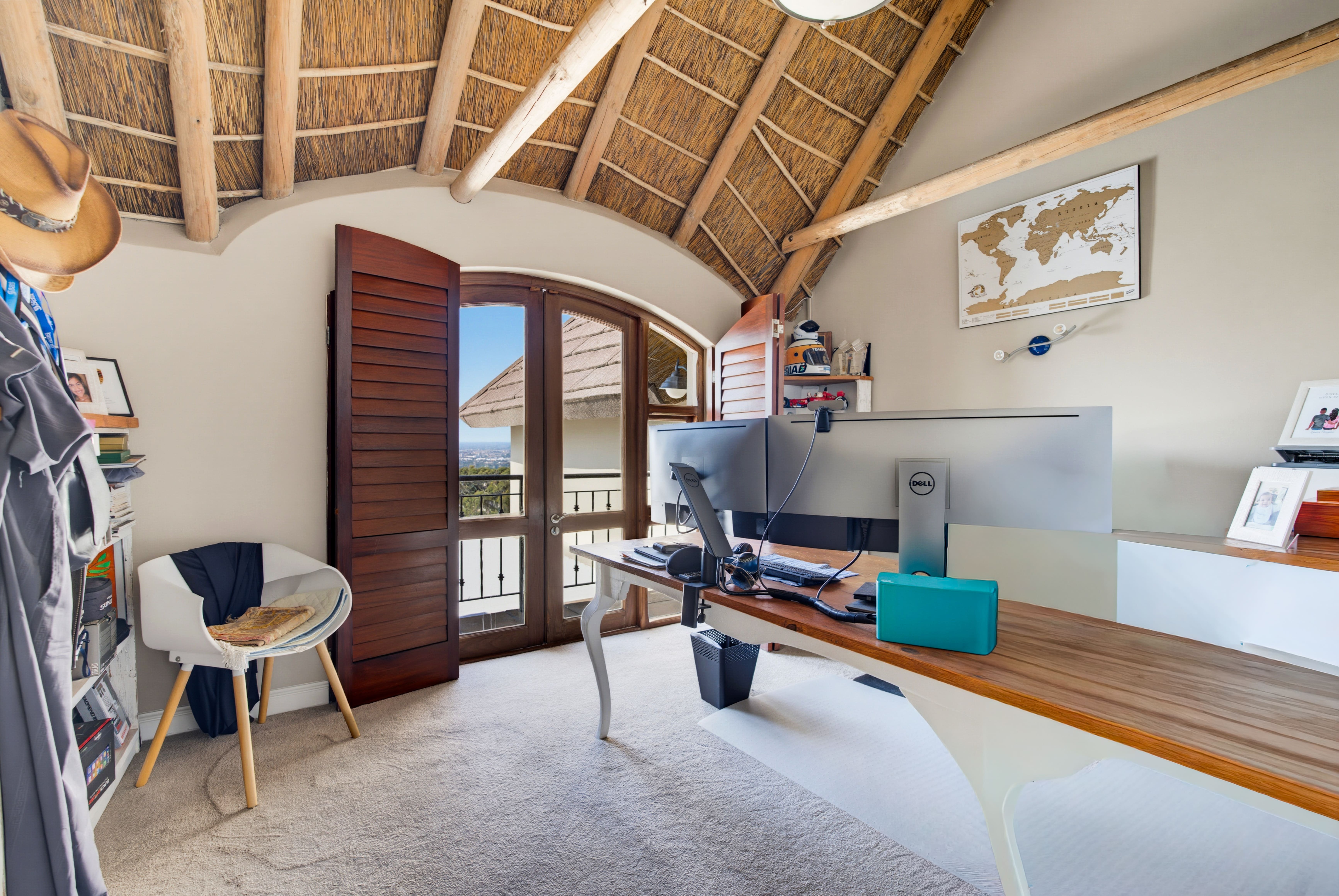  Elevated Family Living with Exceptional Mountain and Valley Views - 物件實景