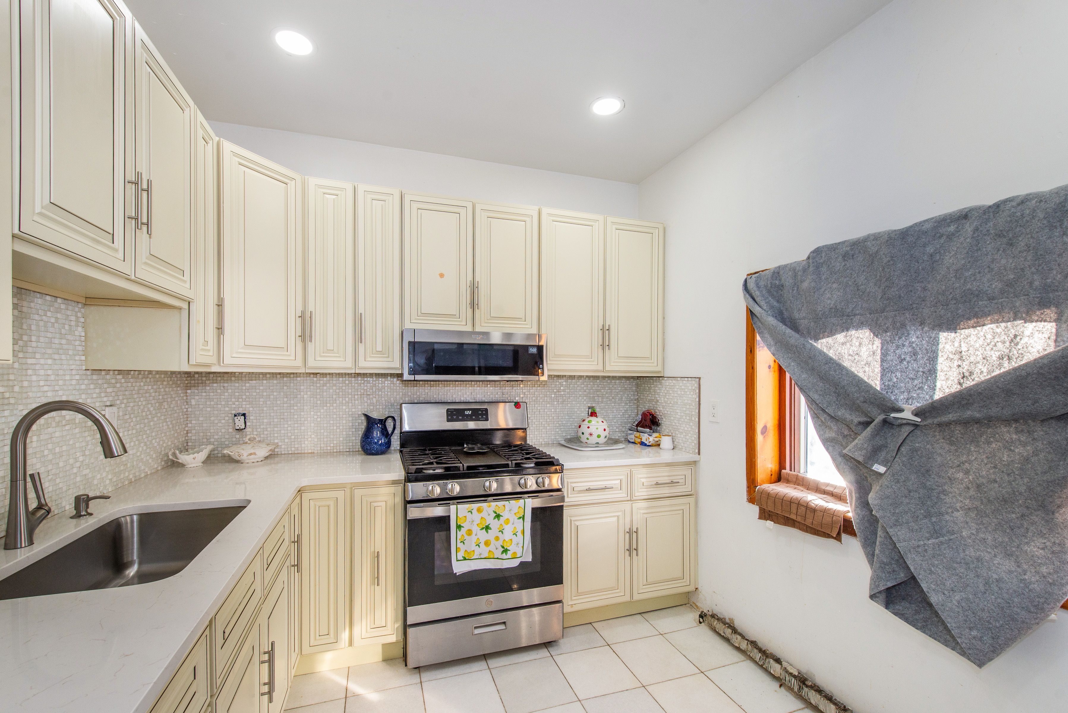 Newark City, New Jersey, 07112, United States, ,3 BathroomsBathrooms,Residential,For Sale,1982998