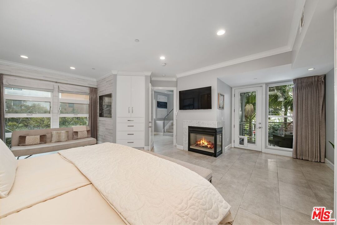 Los Angeles, California, 90094, United States, 3 Bedrooms Bedrooms, ,4 BathroomsBathrooms,Residential,For Sale,1947041