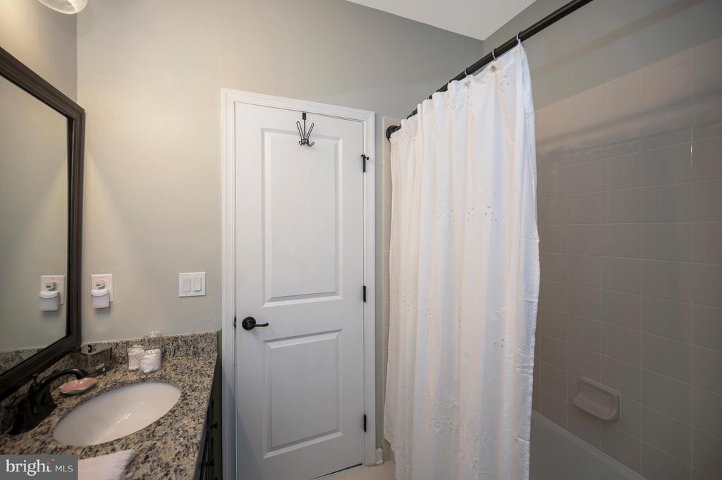 Fredericksburg, Virginia, 22406, United States, 5 Bedrooms Bedrooms, ,6 BathroomsBathrooms,Residential,For Sale,1981857