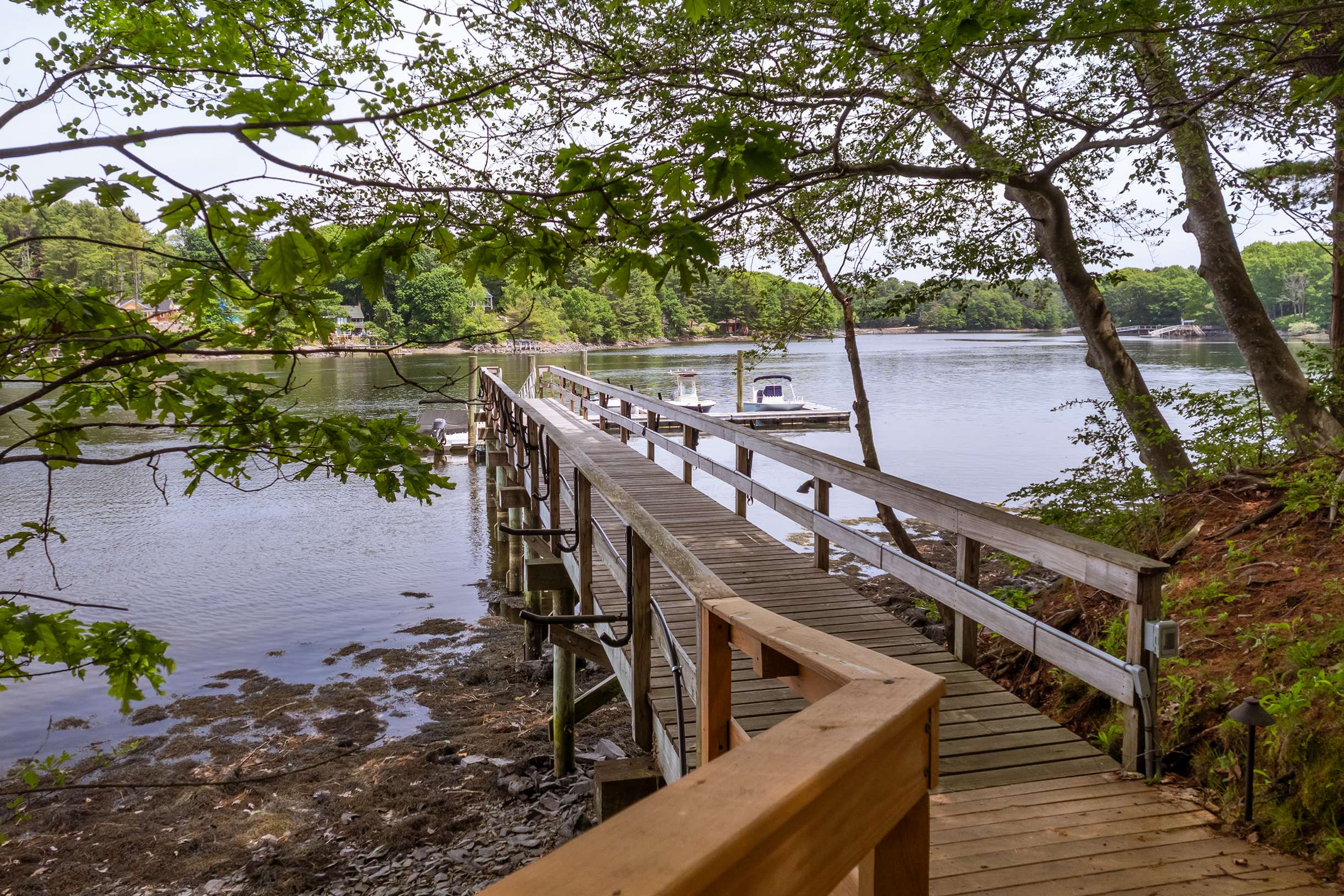  Shingle Style Colonial With Deep Water Dock Access - 物件實景
