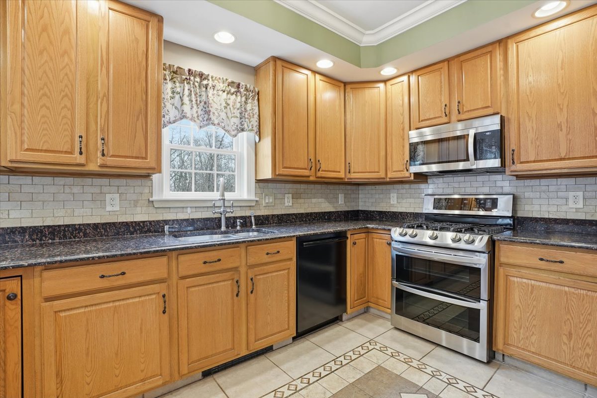 Milford, Pennsylvania, 18337, United States, 4 Bedrooms Bedrooms, ,3 BathroomsBathrooms,Residential,For Sale,2013781