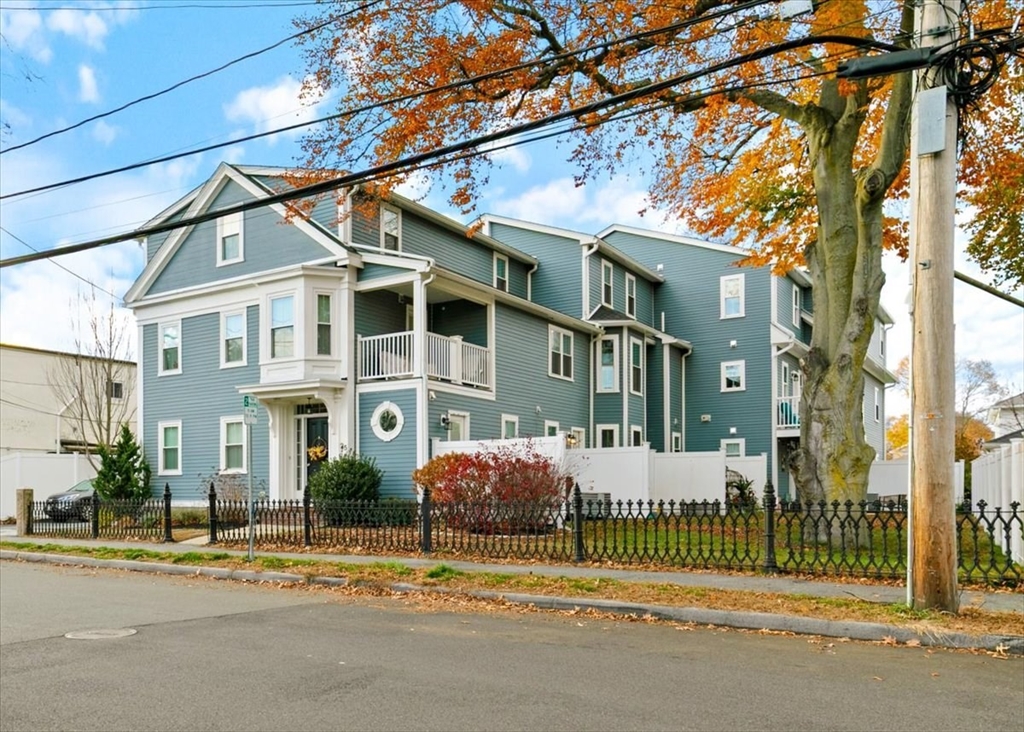 Danvers, Massachusetts, 01923, United States, 2 Bedrooms Bedrooms, ,3 BathroomsBathrooms,Residential,For Sale,1994668