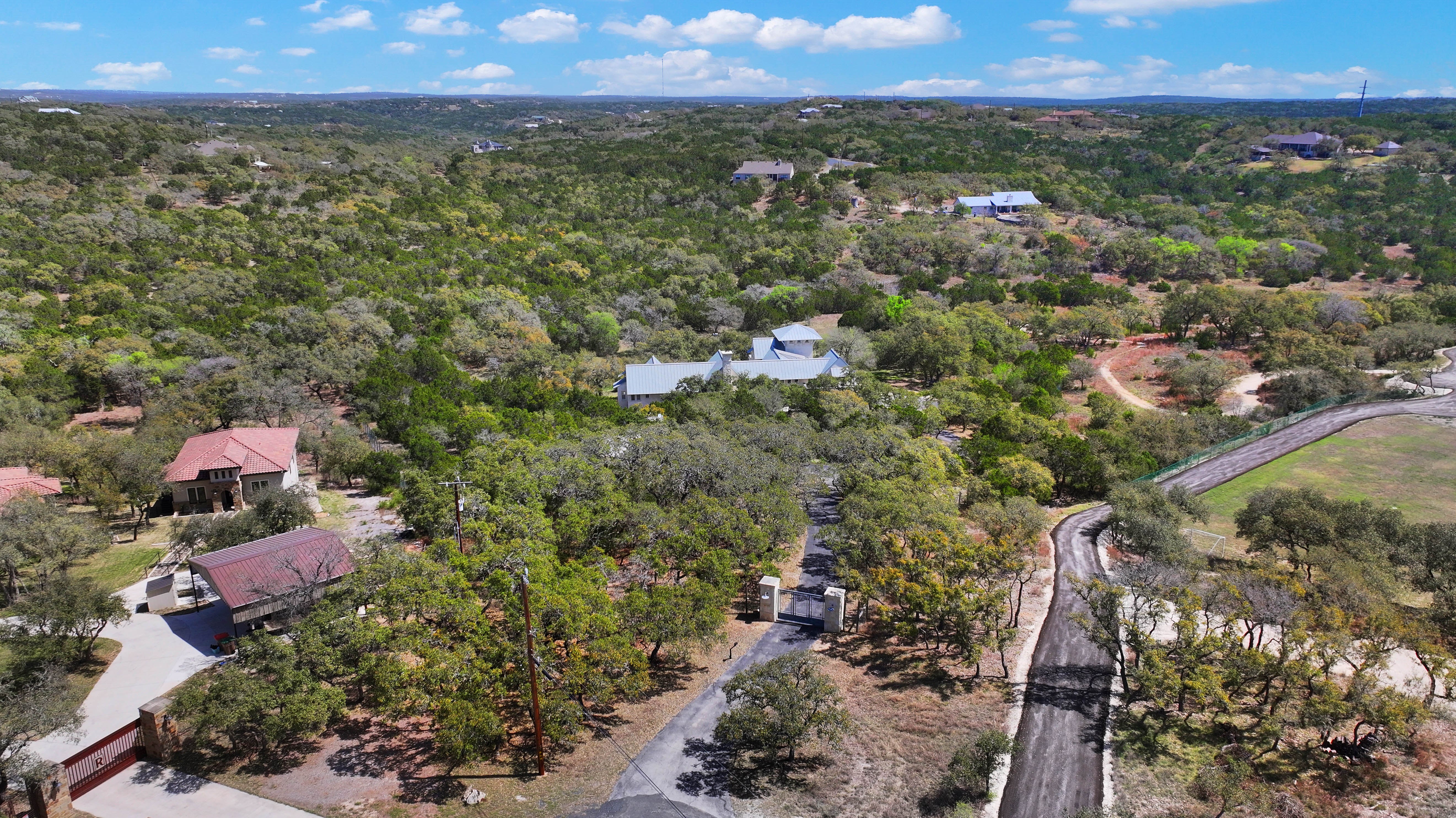  Hill Country Estate with Privacy and Presence - 物件實景