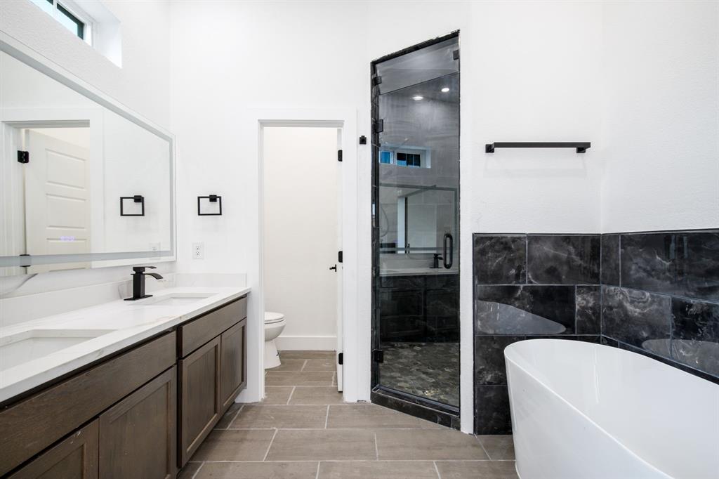 Dallas, Texas, 75212, United States, 4 Bedrooms Bedrooms, ,3 BathroomsBathrooms,Residential,For Sale,1892939