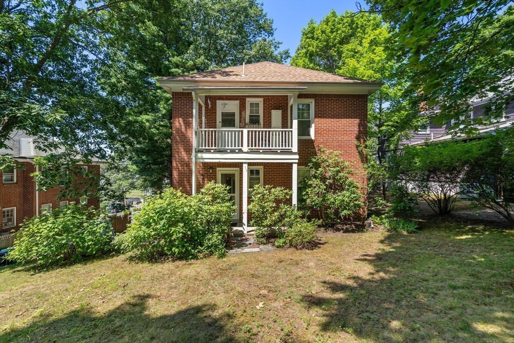 Newton, Massachusetts, 02458, United States, 2 Bedrooms Bedrooms, ,2 BathroomsBathrooms,Residential,For Sale,1906436
