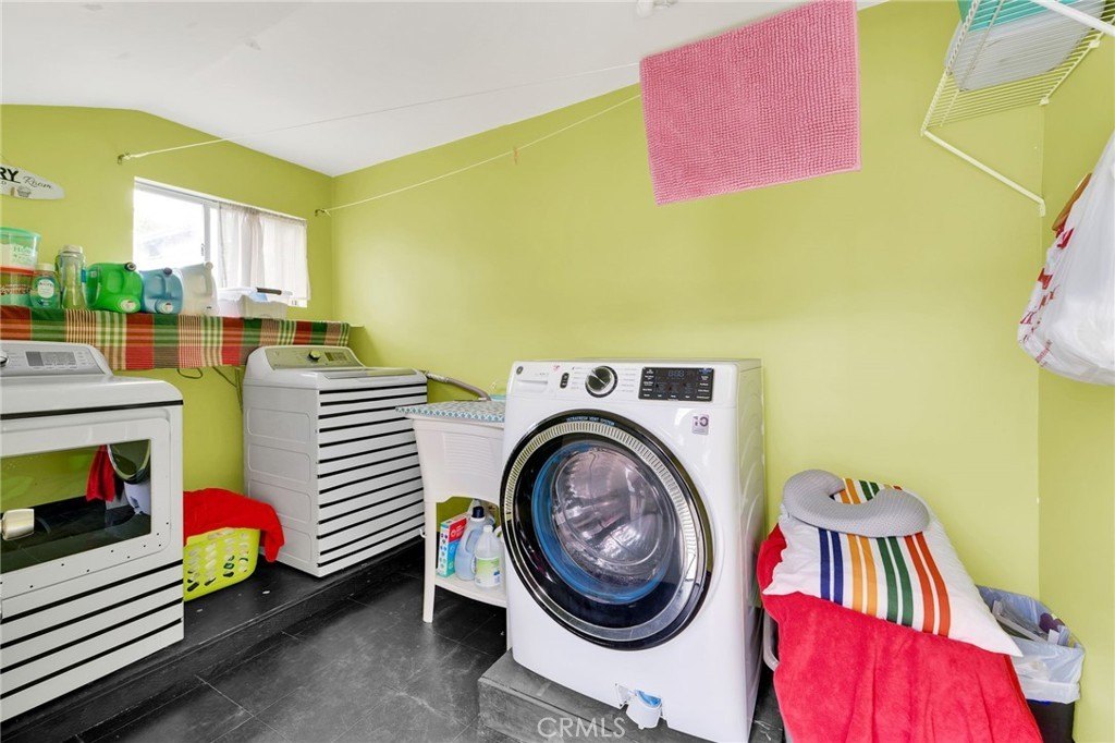 Los Angeles, California, 90044, United States, 3 Bedrooms Bedrooms, ,2 BathroomsBathrooms,Residential,For Sale,1931570