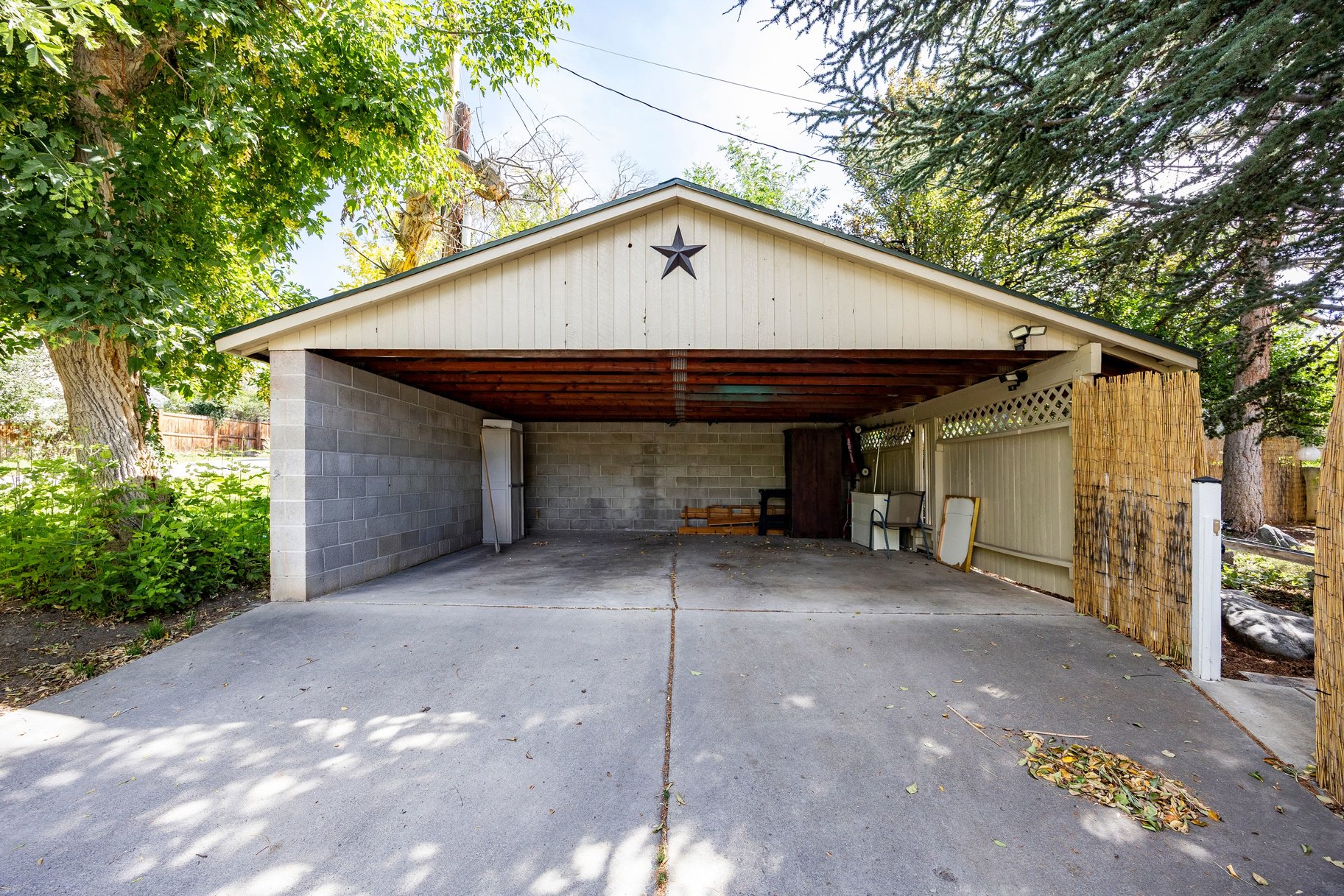  Beautifully Updated Home with 2,074 Sq. Ft. of Living Space, Historic Character - 物件實景