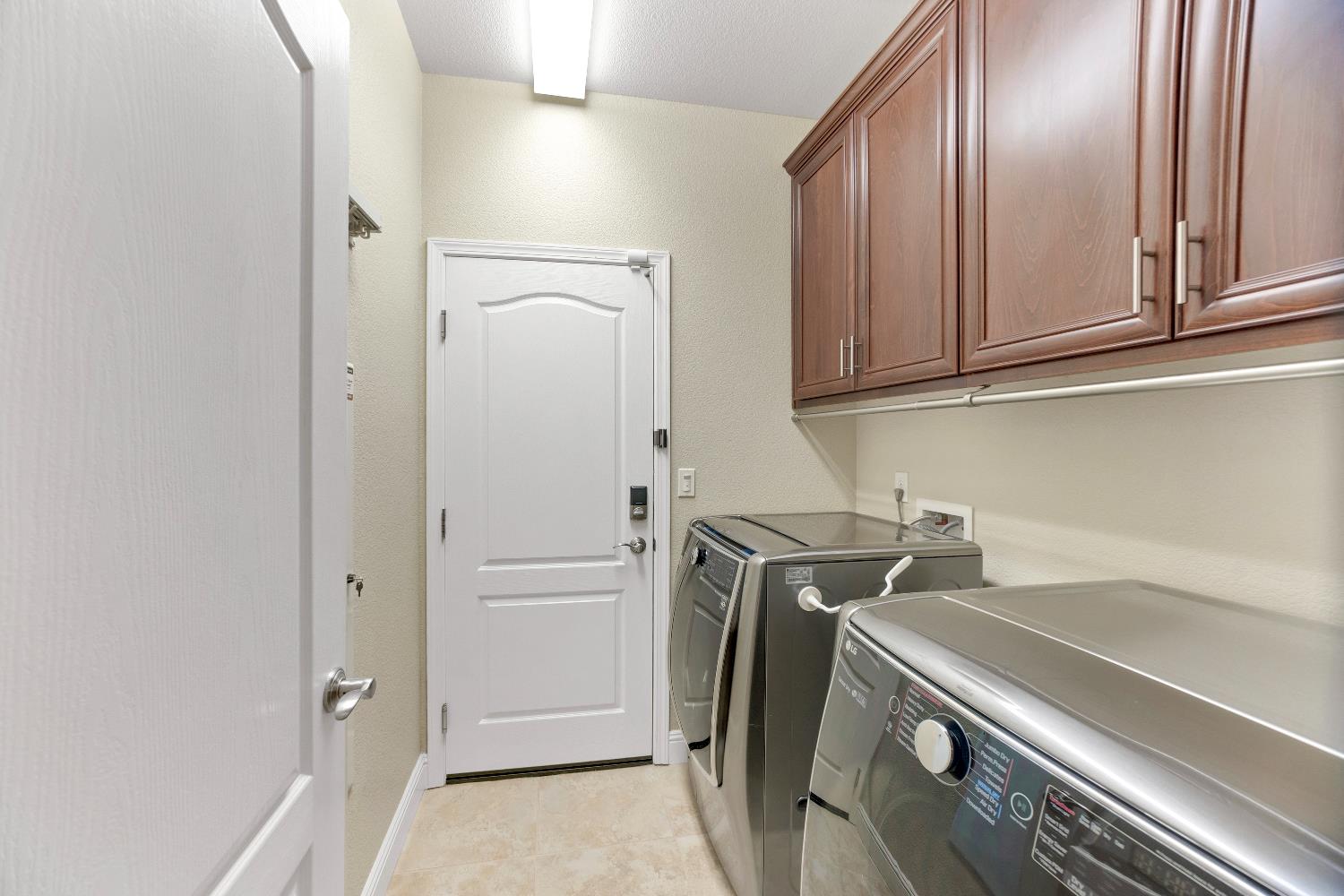 Roseville, California, 95661, United States, 3 Bedrooms Bedrooms, ,2 BathroomsBathrooms,Residential,For Sale,1987670