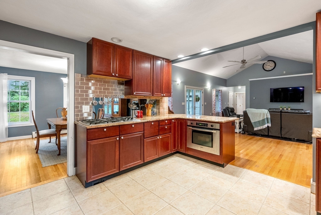 Shrewsbury, Massachusetts, 01545, United States, 4 Bedrooms Bedrooms, ,4 BathroomsBathrooms,Residential,For Sale,1768769