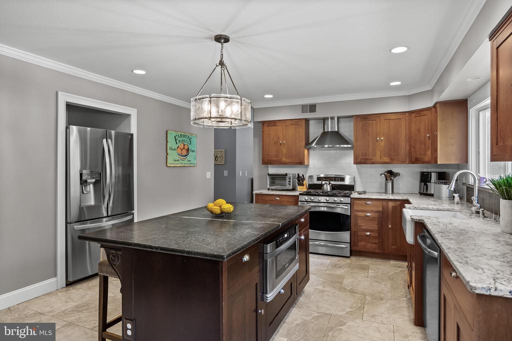 Cream Ridge, New Jersey, 08514, United States, 4 Bedrooms Bedrooms, ,3 BathroomsBathrooms,Residential,For Sale,1902972
