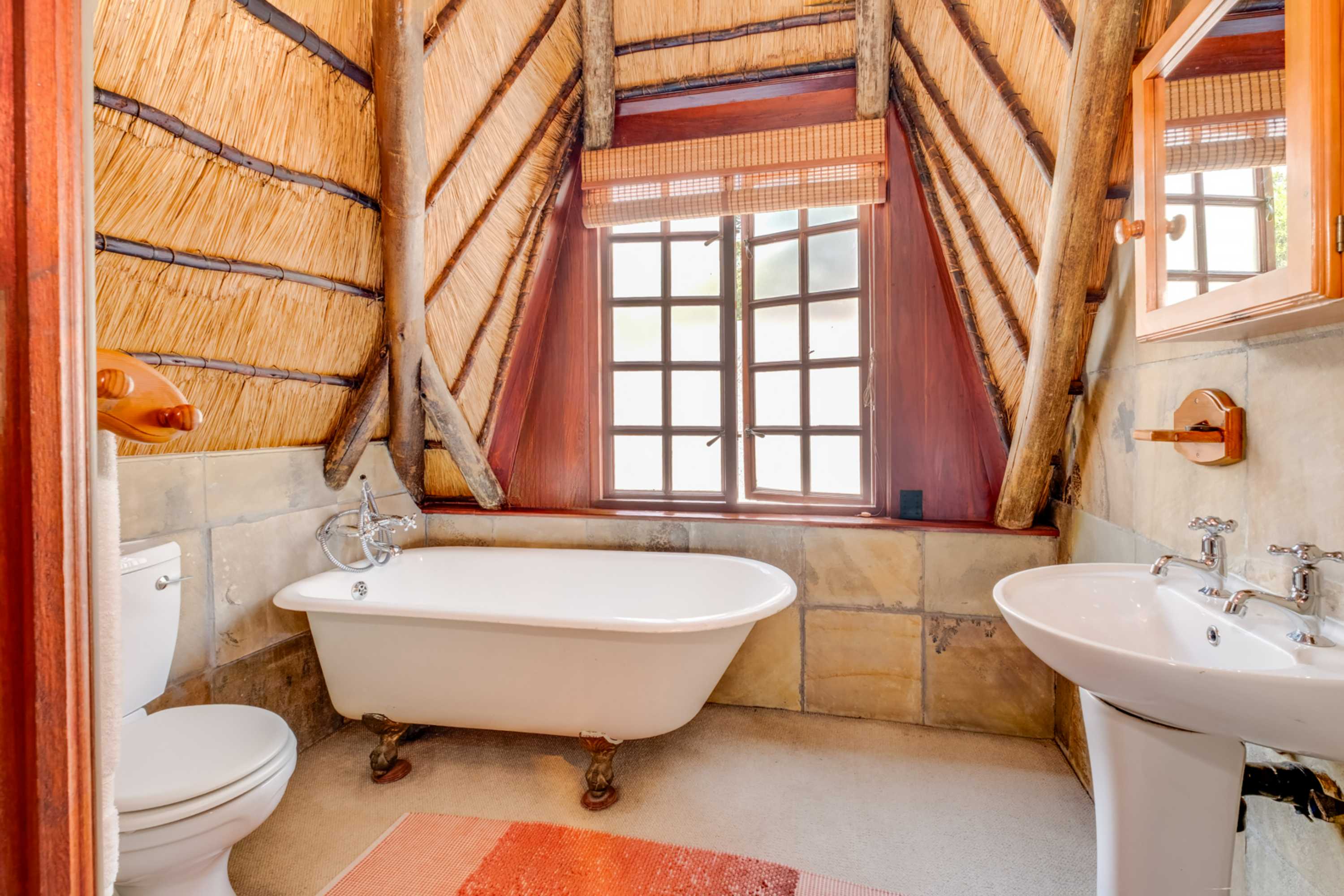  Modern Thatched Family Home For The Executive Buyer - 物件實景