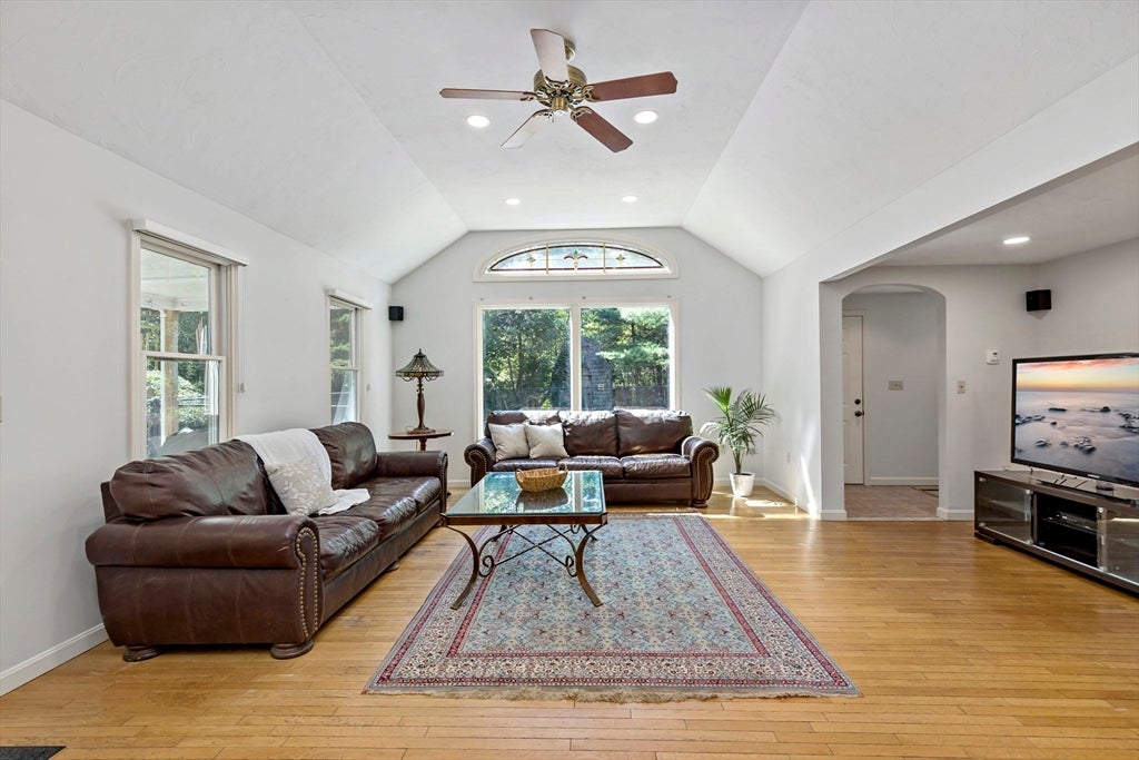 Carver, Massachusetts, 02330, United States, 3 Bedrooms Bedrooms, ,3 BathroomsBathrooms,Residential,For Sale,1929096